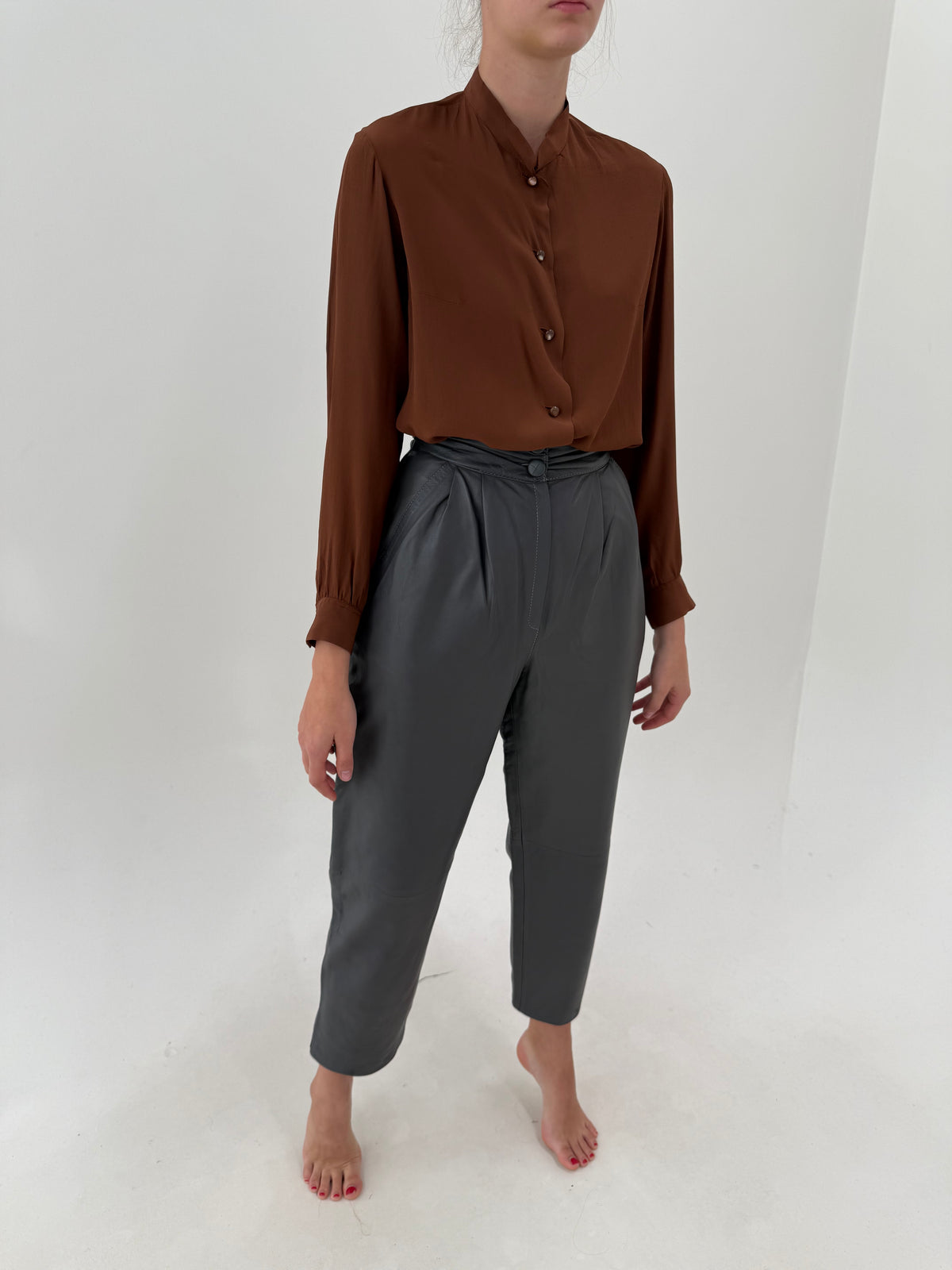 Pantaloni vintage din piele naturală steel gray cu talie extrem de înaltă și pense