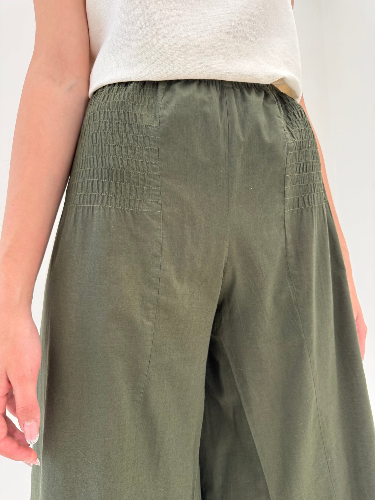 Pantaloni petite din panzica vaporoasă de bumbac cu talie ultra elastică