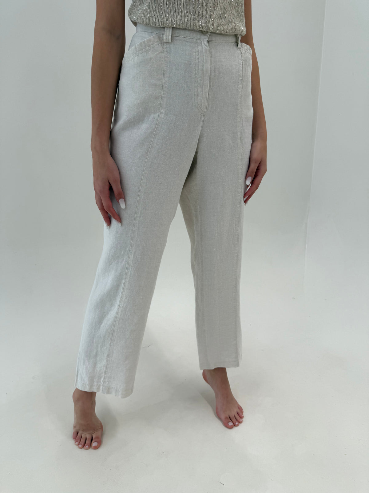 Pantaloni off white tall din in premium în croi clasic