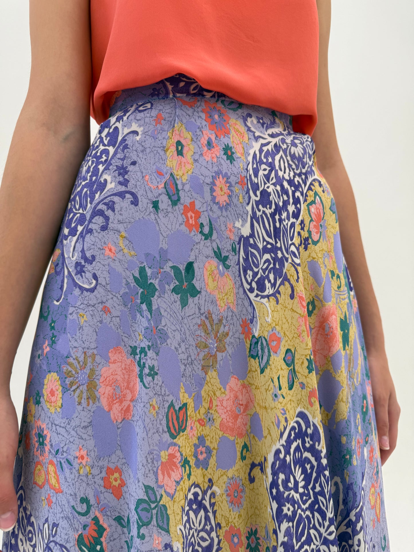 Fustă vintage vaporoasă midi lung lavender cu print superb și talie ultra înaltă