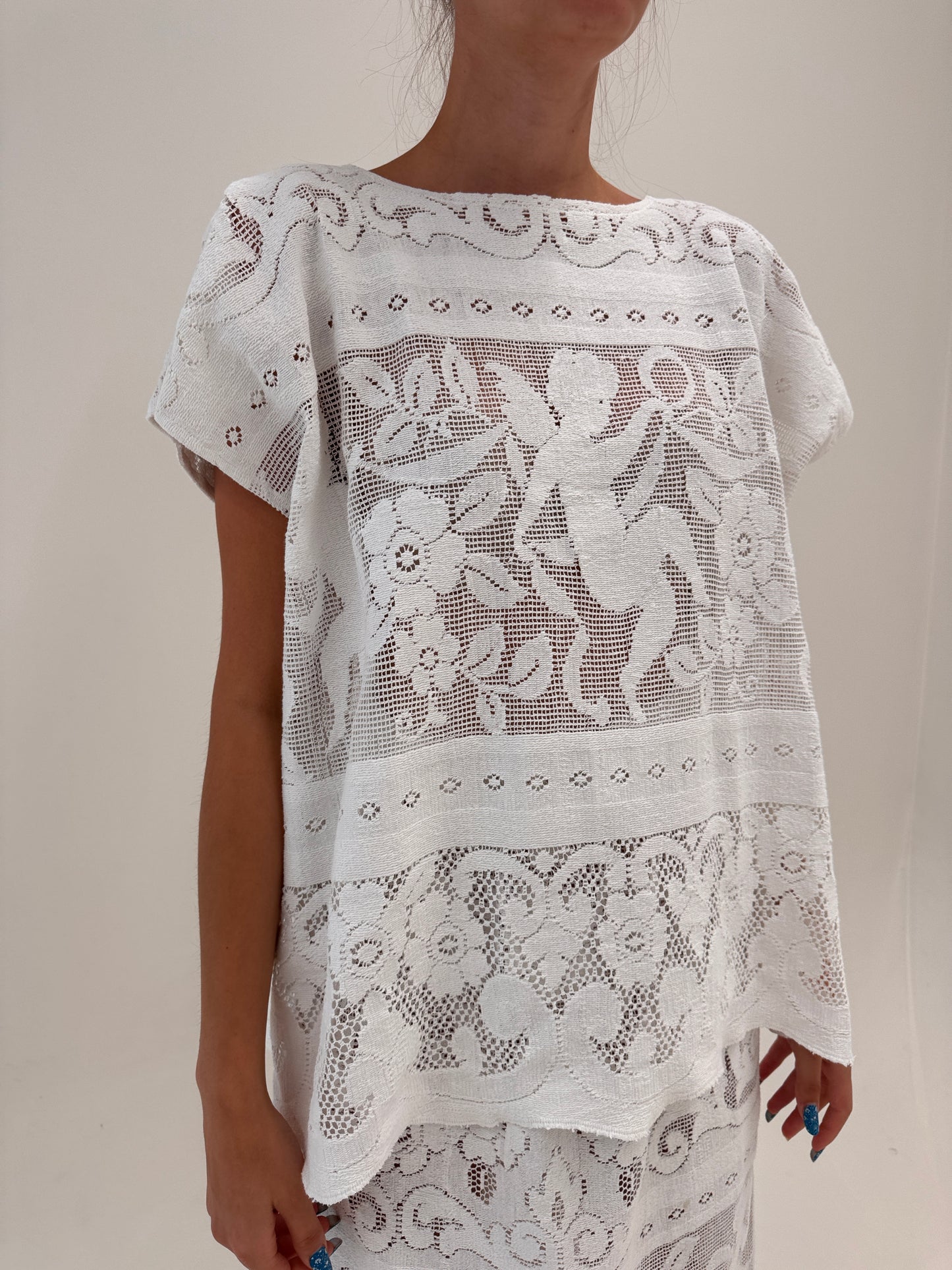 Set excepțional integral din macrame fin cu top lejer și fustă maxi