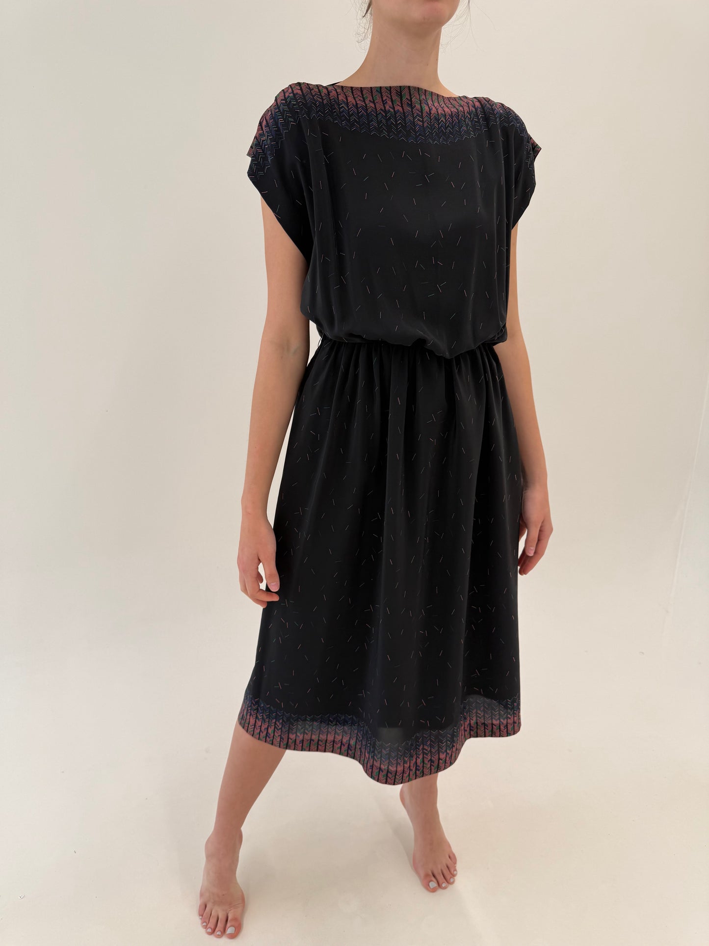 LBD vintage din mătase naturală cu mânecă căzută și talie elastică midi lung