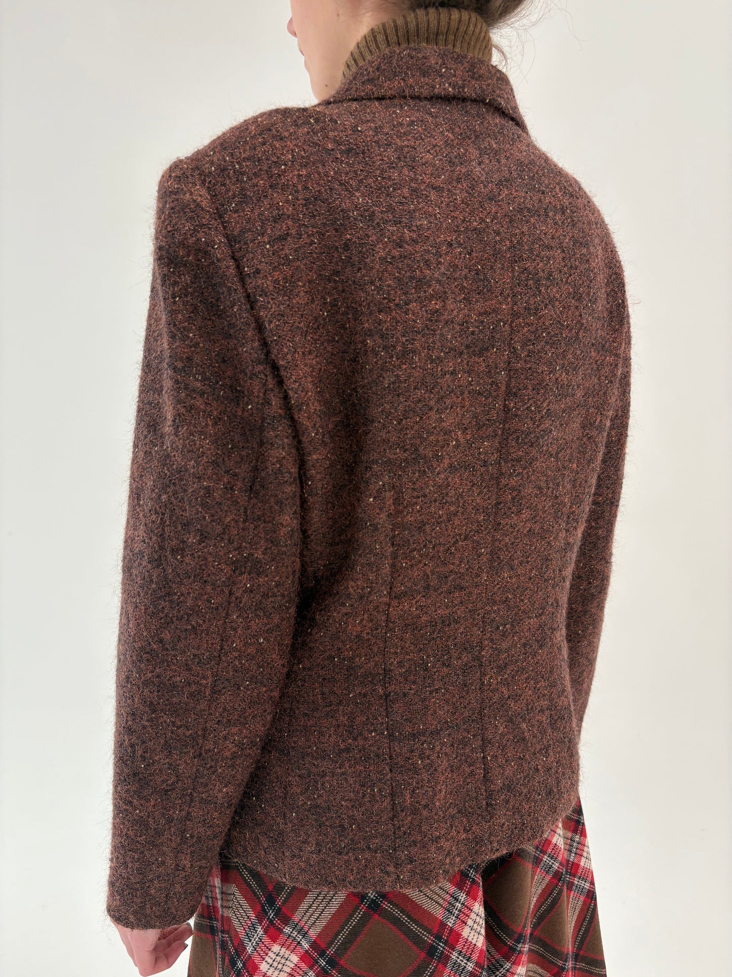 Sacou cambrat din boucle de mohair și lana cu efect ușor perlat