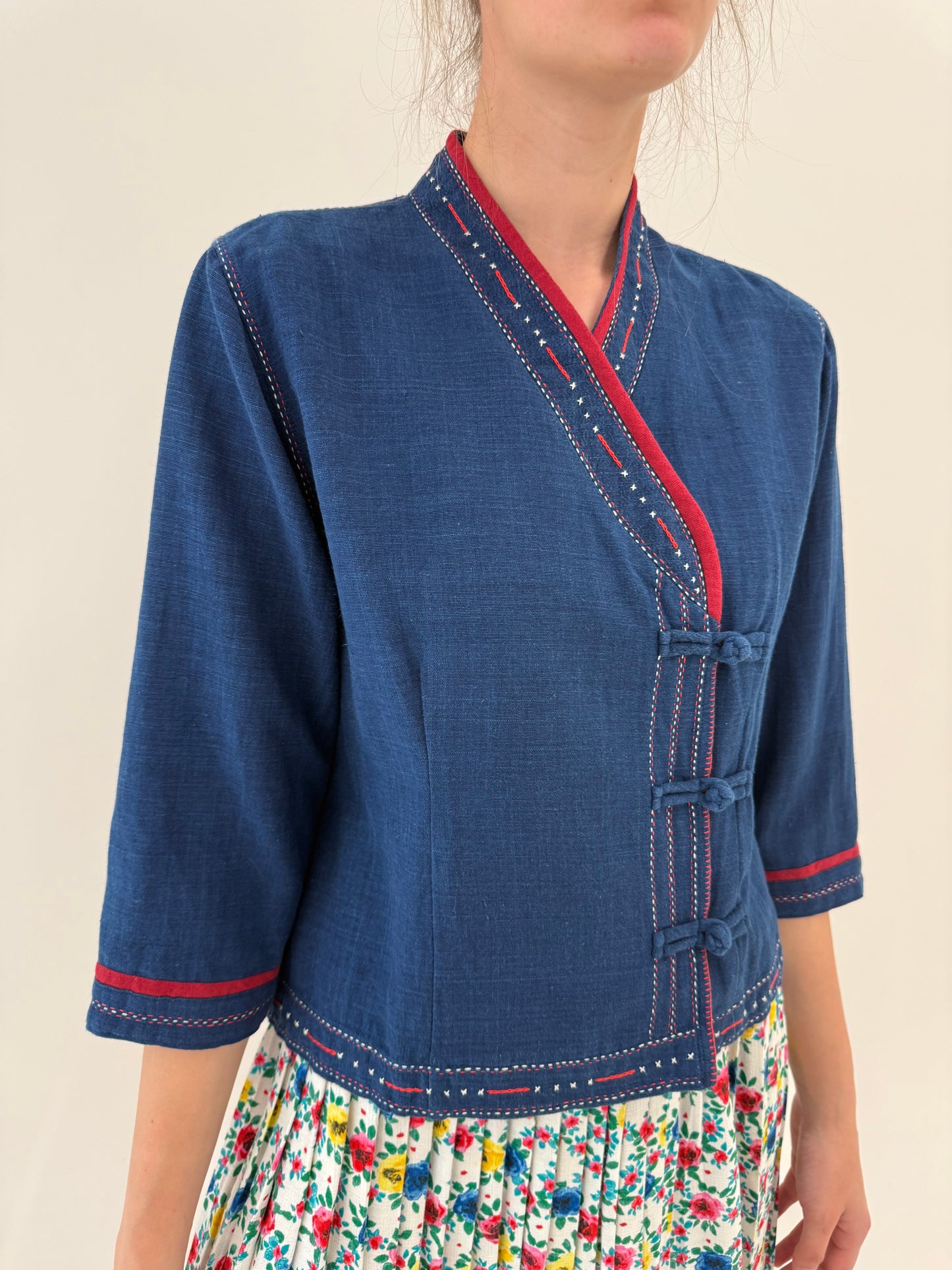 Sacou vintage din pânză cu influențe asiatice și închidere specifică