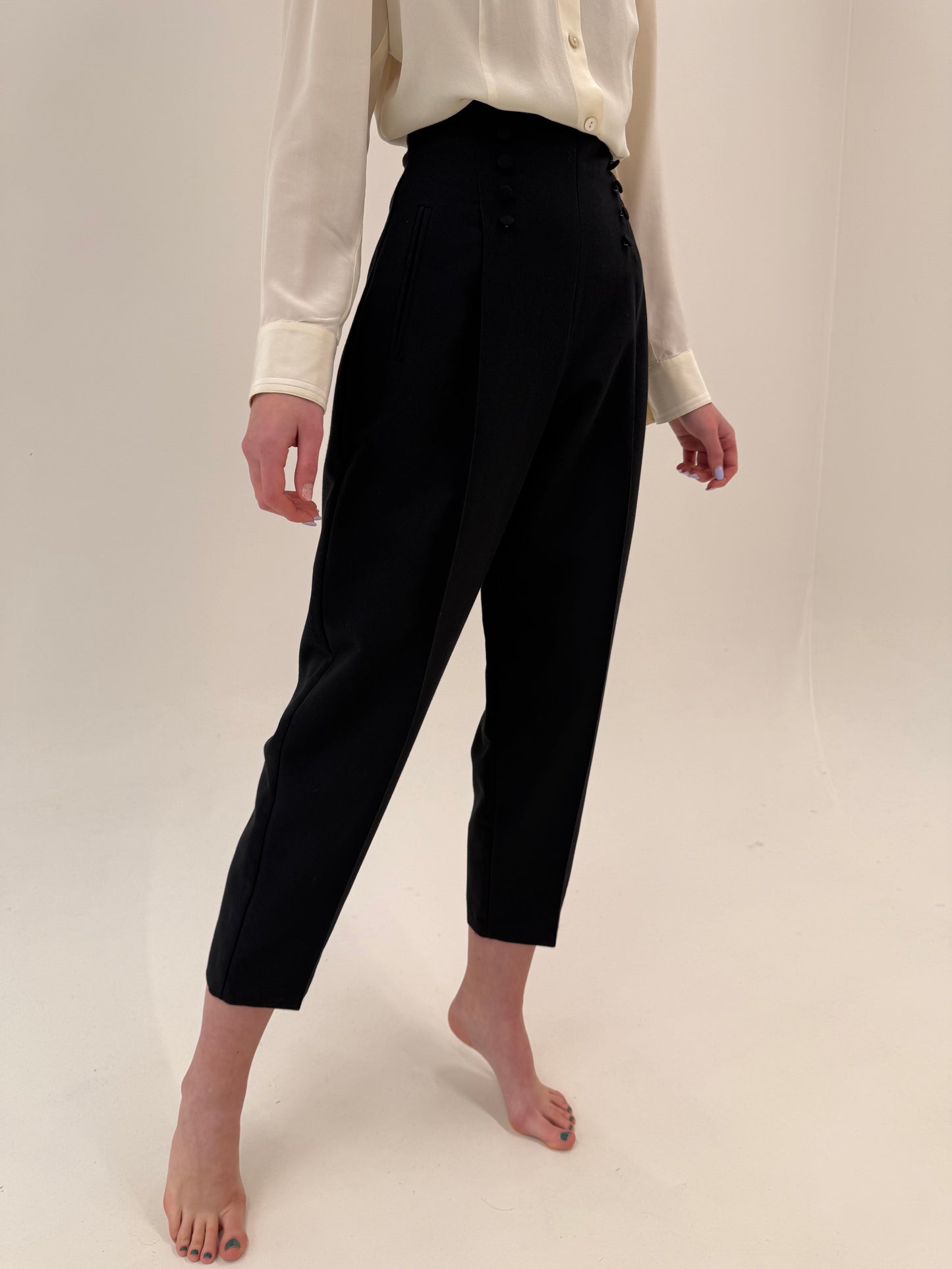 Pantaloni vintage negri de ceremonie cu pense și talie extrem de înaltă