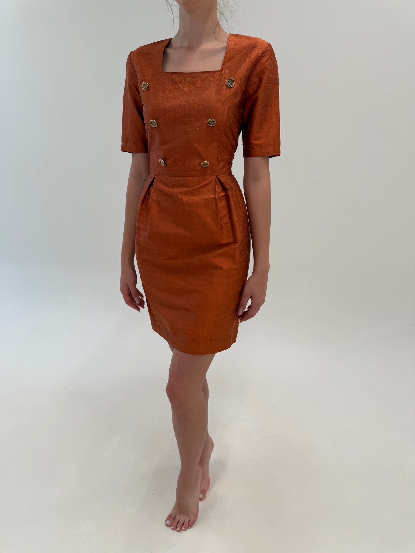Rochie din mătase naturală dupioni copper orange cu corsaj și talie marcată