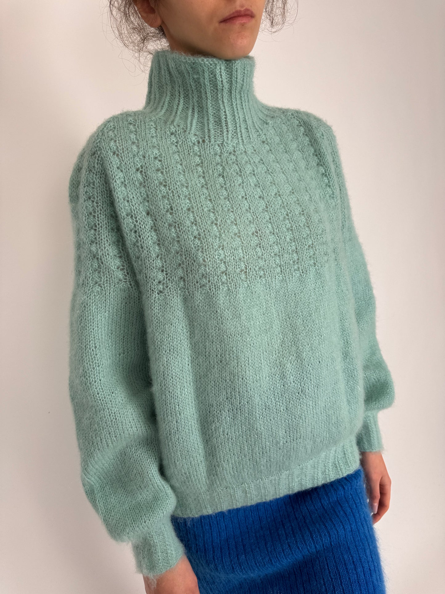 Maleta mint green din mix de baby mohair cu mânecă amplă