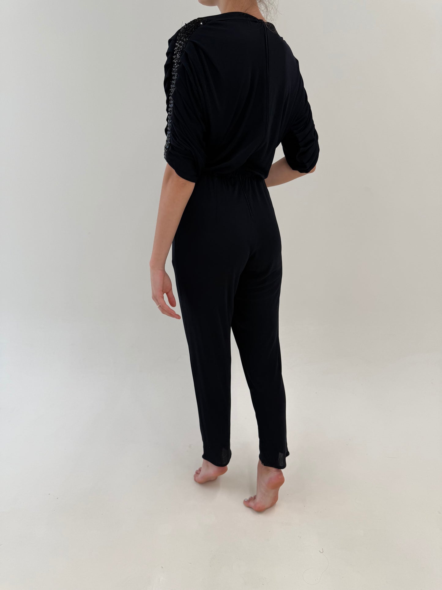Salopetă vintage neagră de seară cu talie ultra înaltă elastică și bust drapat