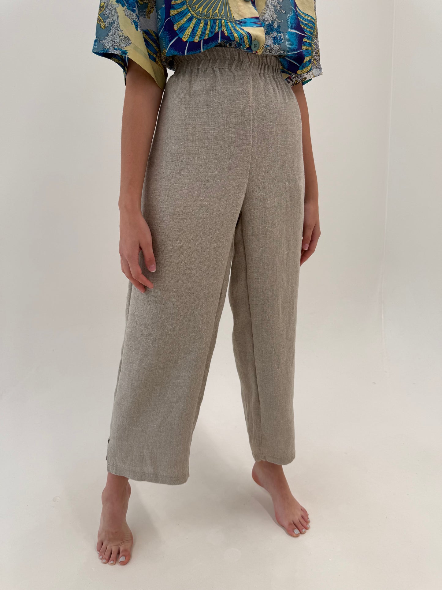 Pantaloni sand nude din pânză grea excepțională de in cu talie elastică ultra înaltă
