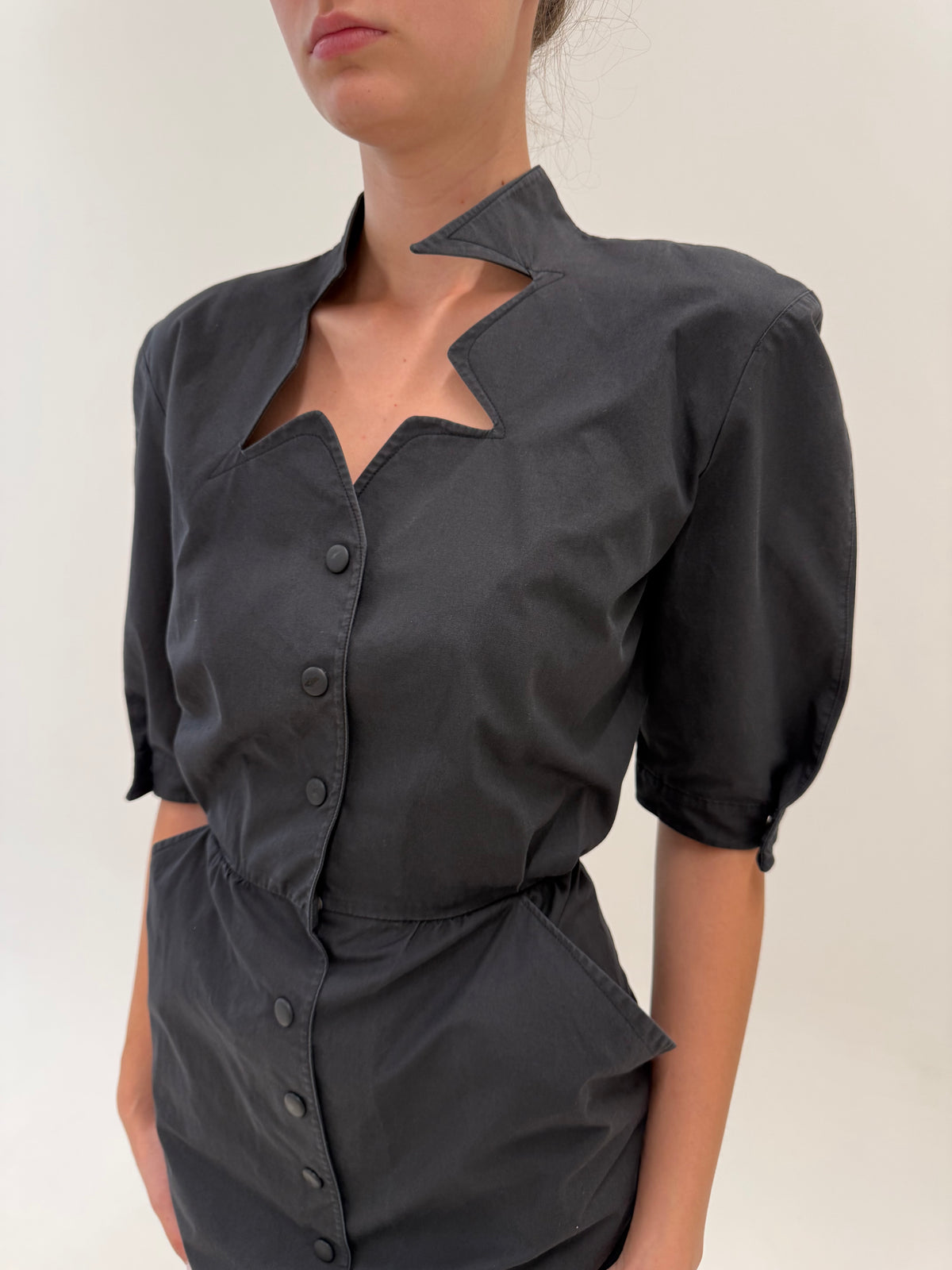 Rochie vintage de arhivă Thierry Mugler sfârșit de ani 80 din poplin negru de bumbac