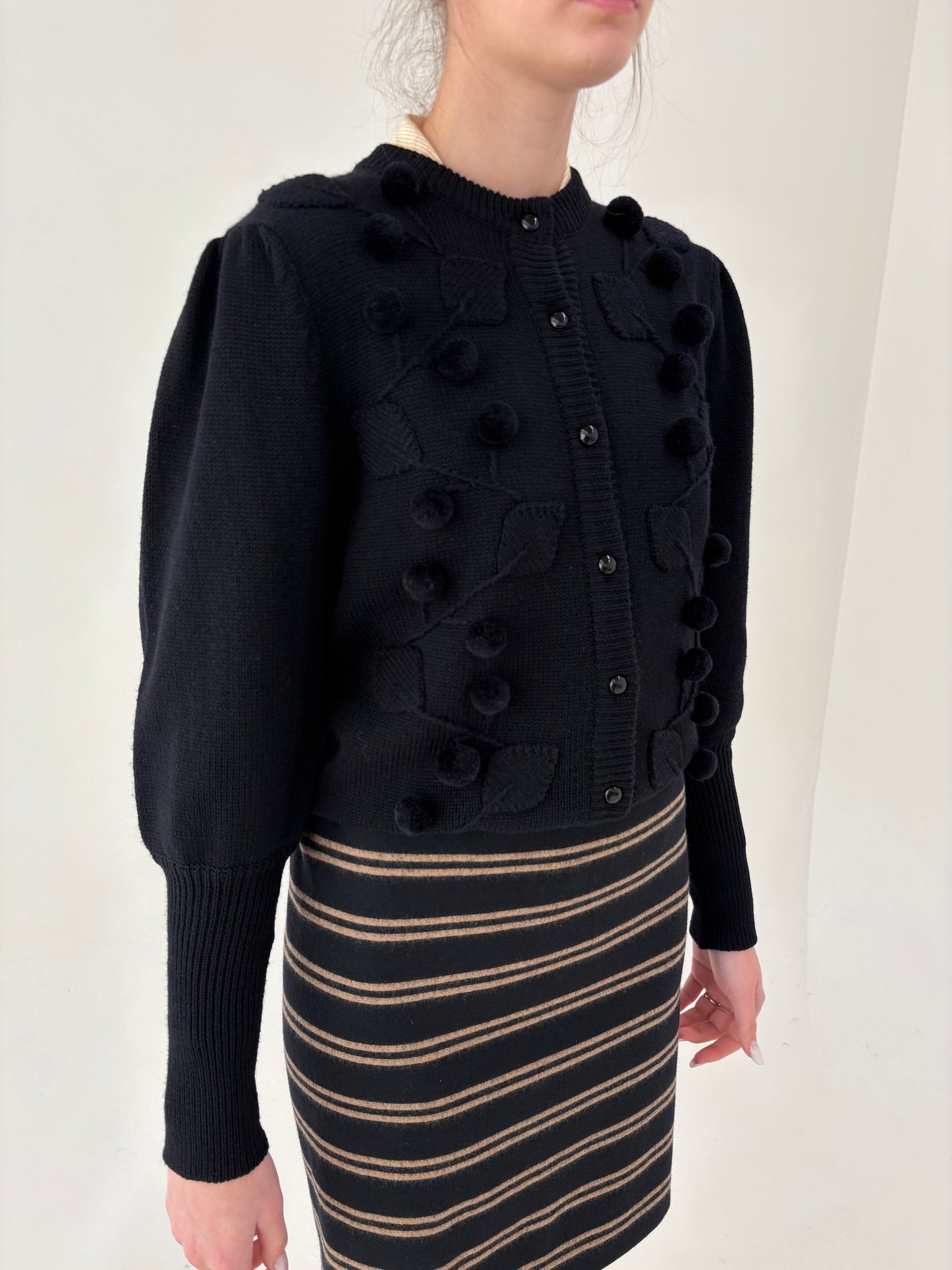 Jacheta neagră italiană vintage cu aplicații manuale 3D și manșete ultra înalte