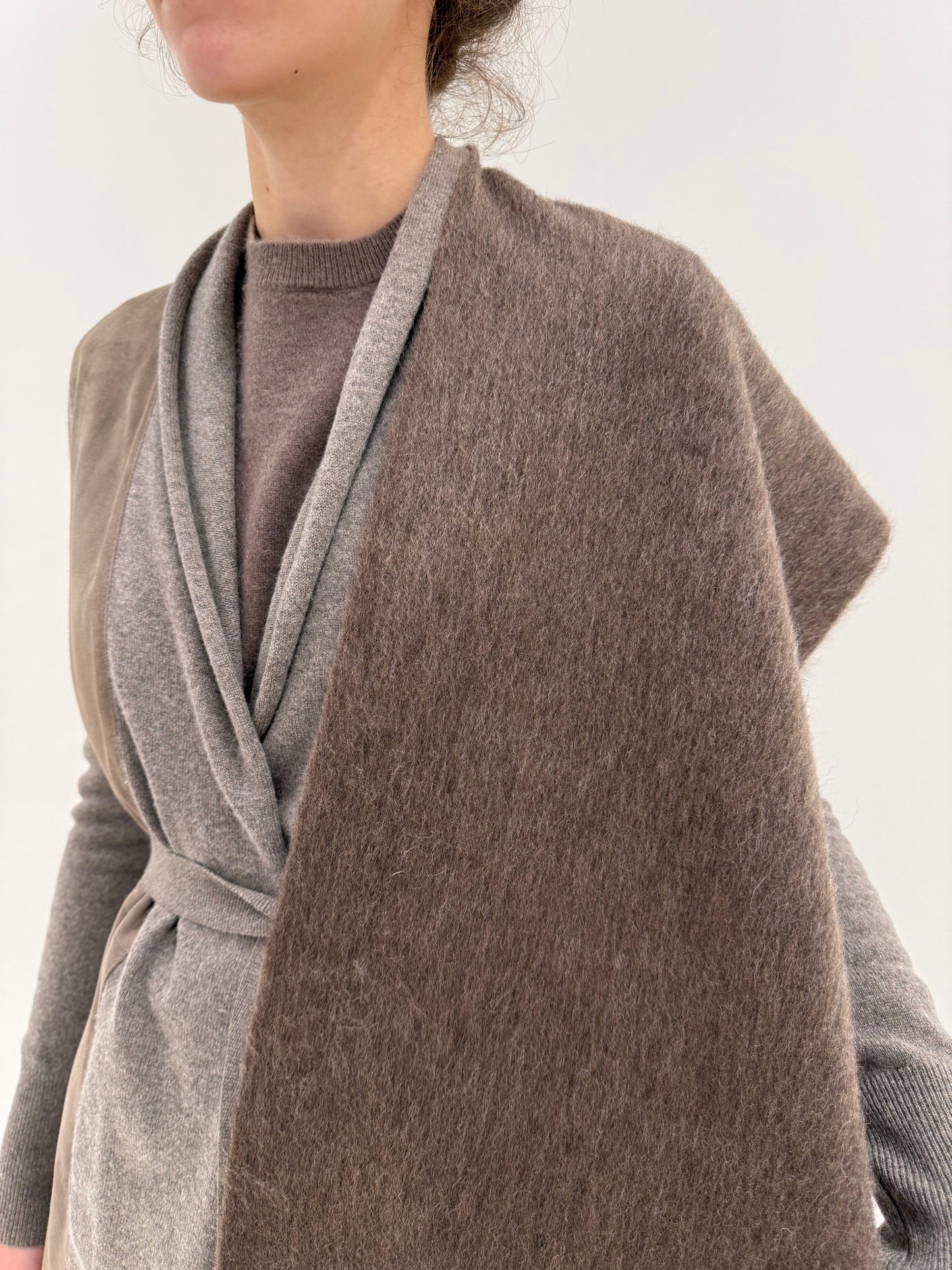 Fular taupe brown din lana excepțională extrem de fină