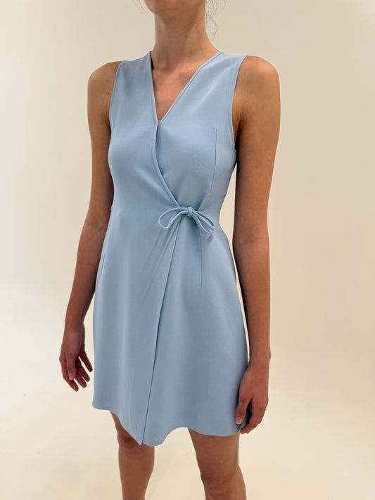 Rochie Moschino baby blue în croi petrecut și fundițe la spate
