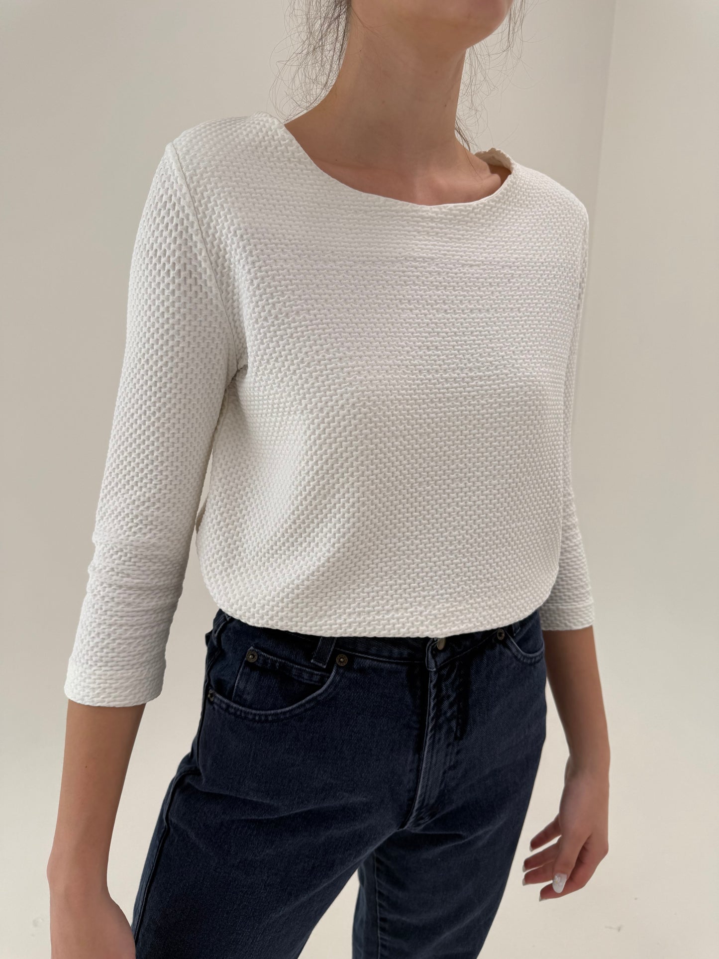 Bluză COS din seersucker de bumbac în croi minimalist