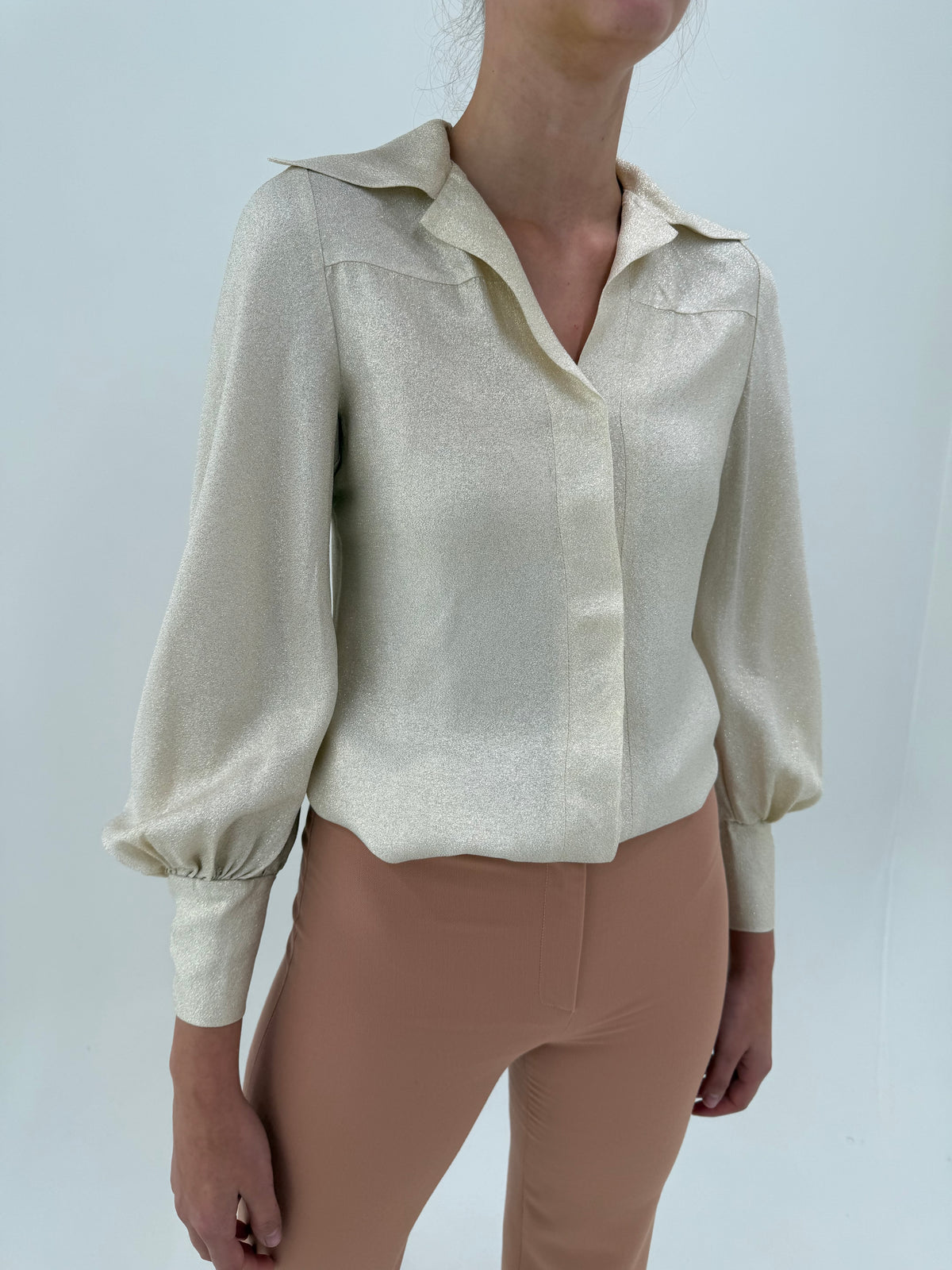 Cămașa old vintage anii 70 din lurex fin auriu pudrate cu manșete înalte și mâneci ample