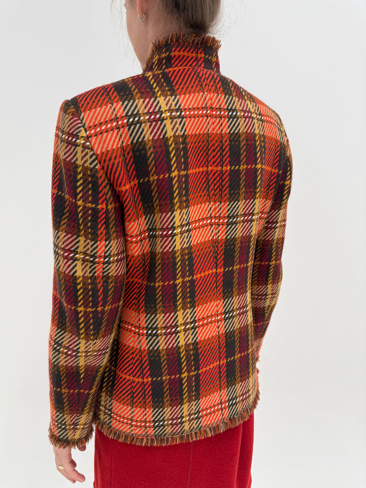 Sacou excepțional din tartan extrem de fin de lana în culori superbe cu buzunare aplicate