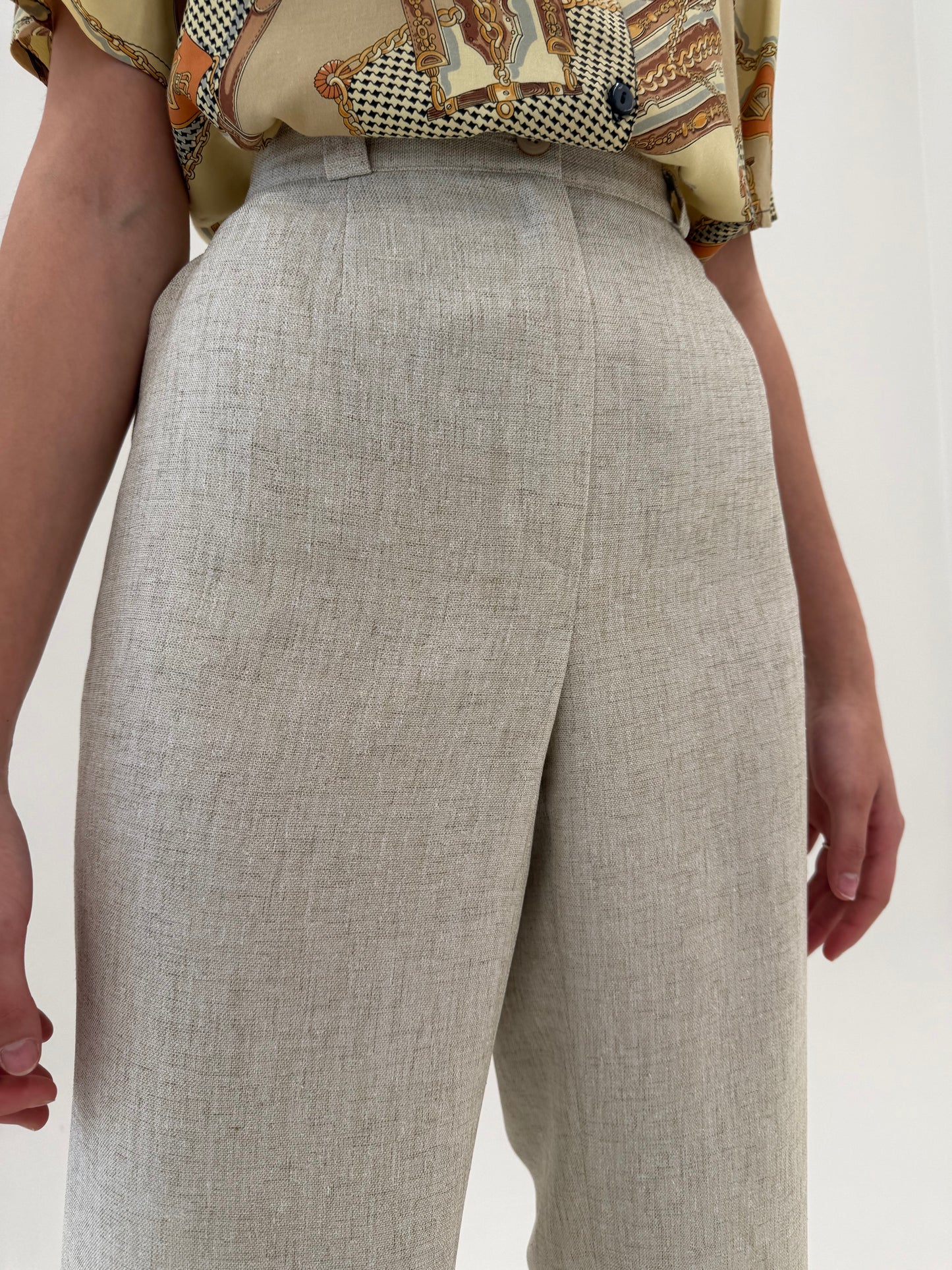 Pantaloni business din pânză vaporoasă sand nude