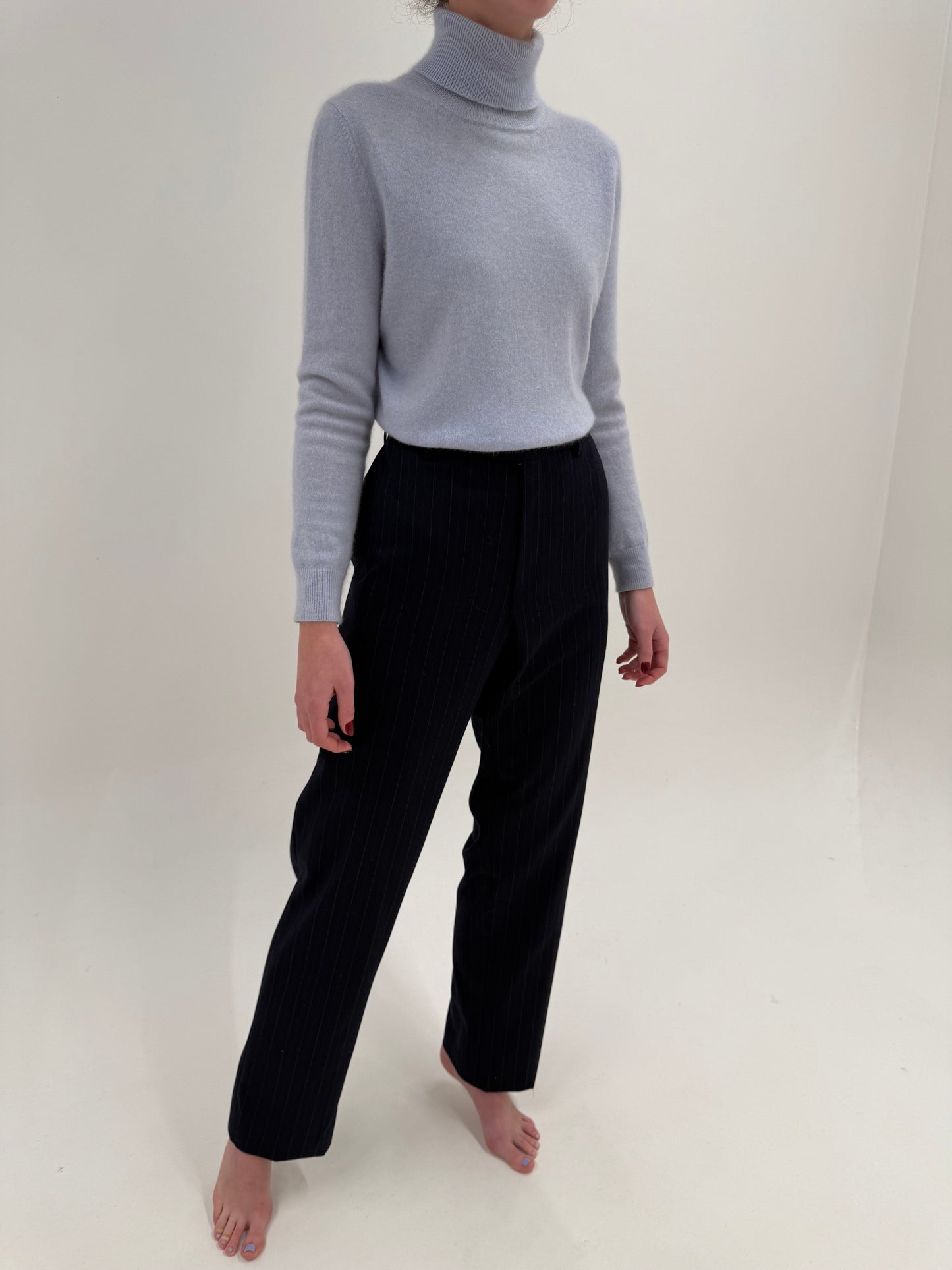 Pantaloni tall din stofă premium de lana extrafina cu dungi fine verticale