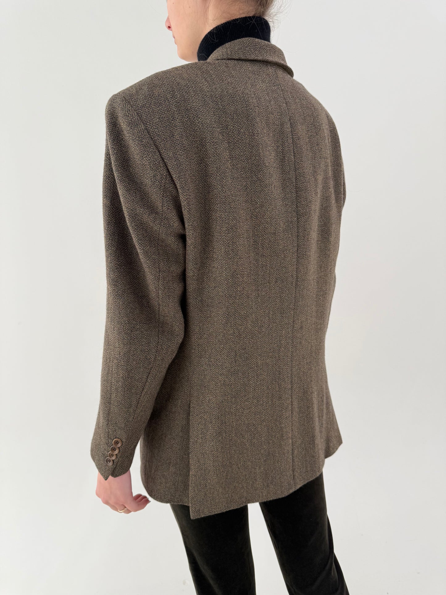 Sacou Hugo Boss în nuanțe superbe și croi actual din lana și cașmir