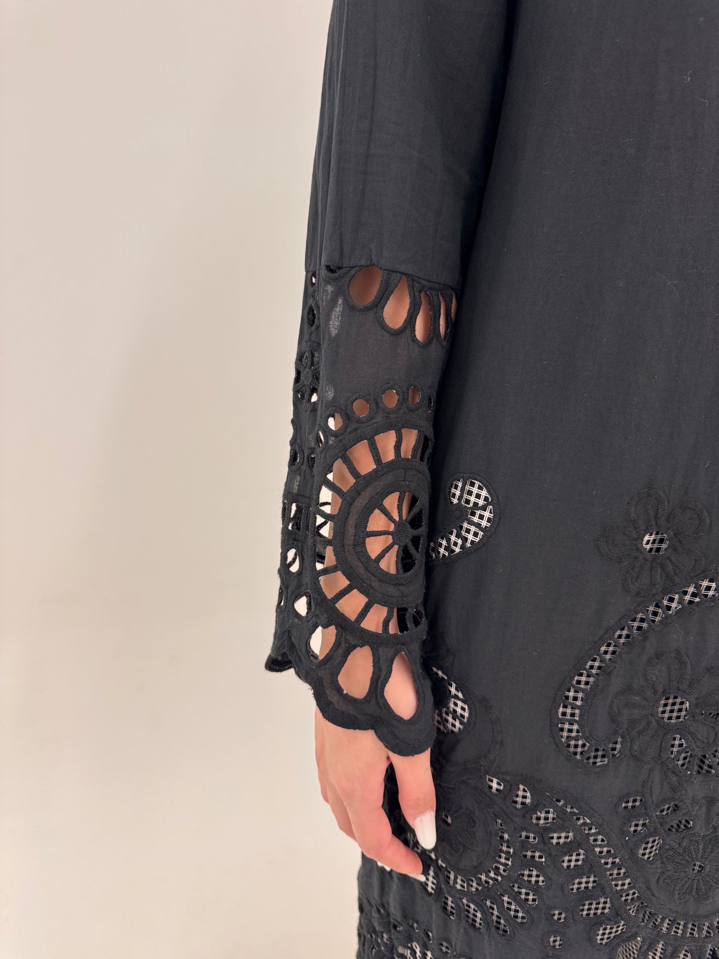 Tunica lungă / rochie neagră cu broderie anglaise superbă din bumbac