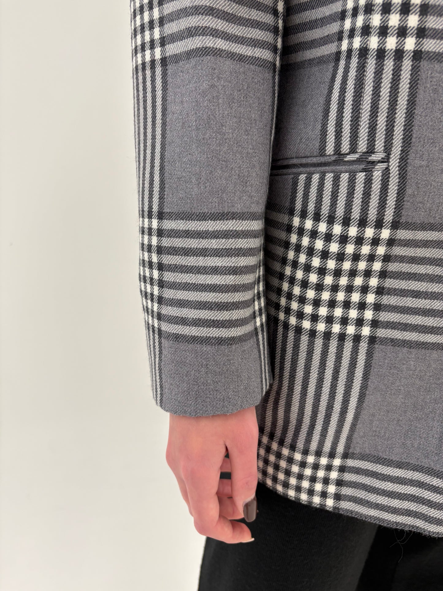 Sacou în carouri din stofă de lana extrafina pura certificată în croi lung