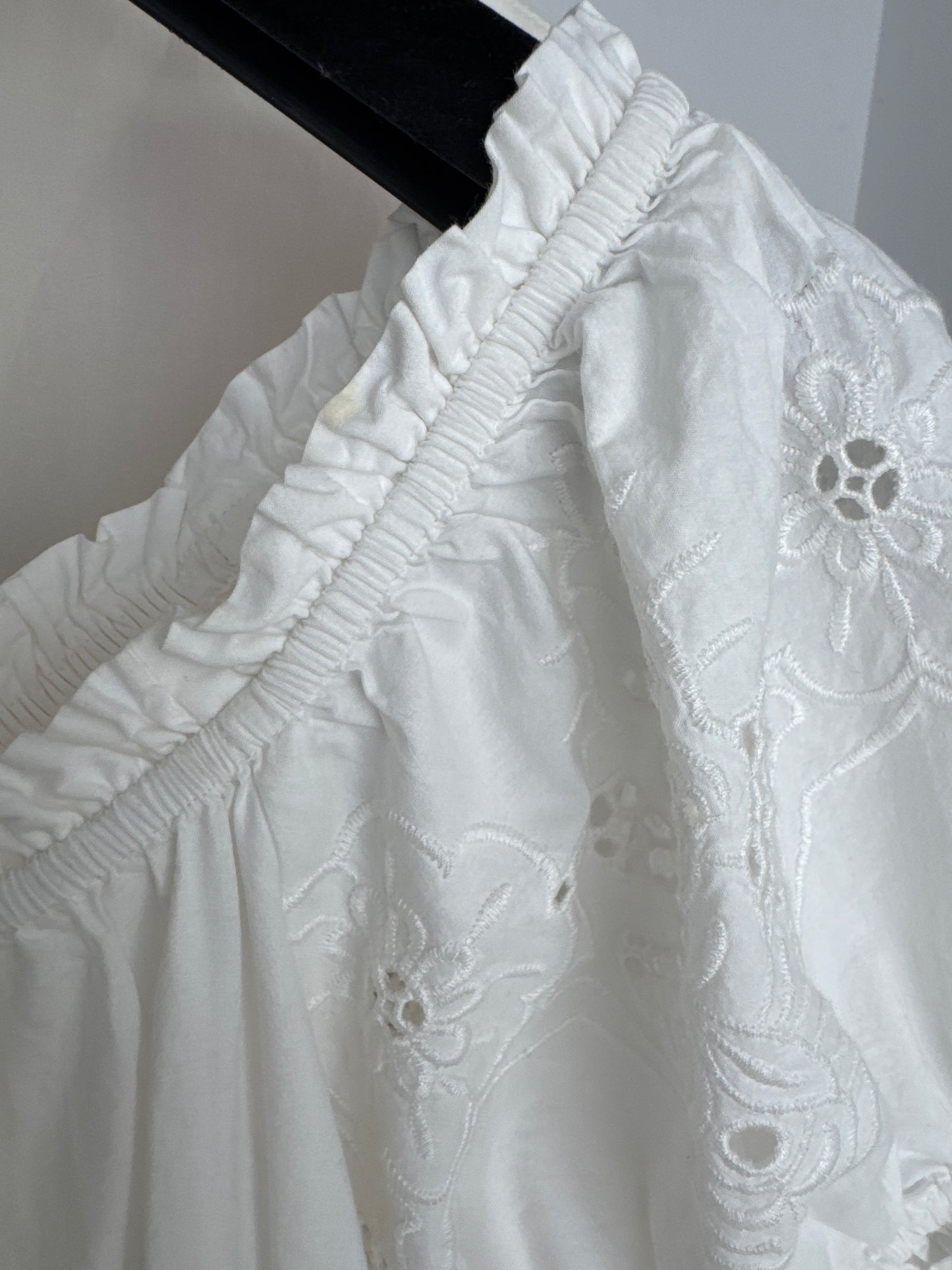 Rochie maxi din bumbac fin cu decolteu elastic și broderie anglaise
