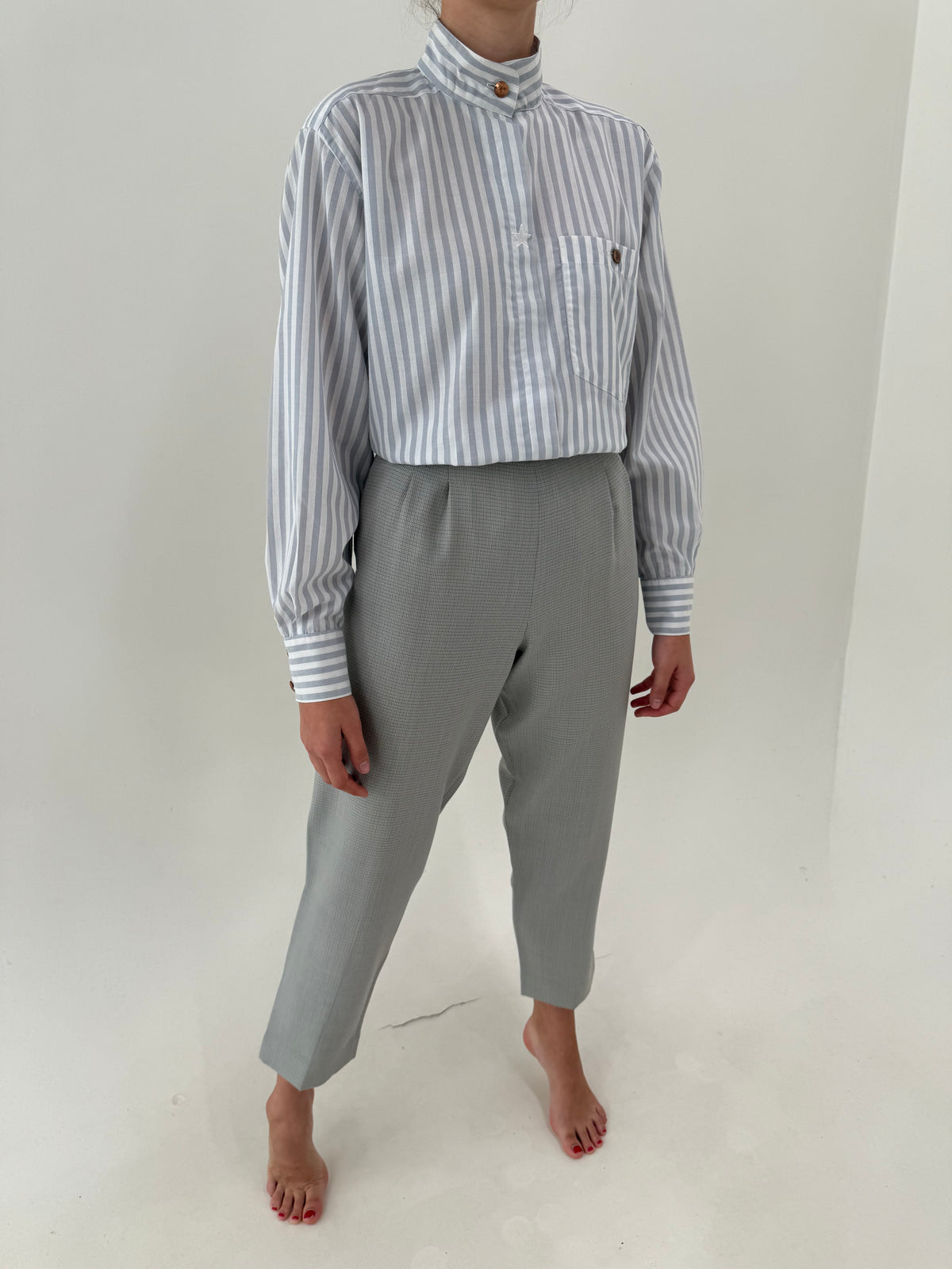 Pantaloni țigaretă silver gray din lana extrafina cu talie extrem de înaltă marcată
