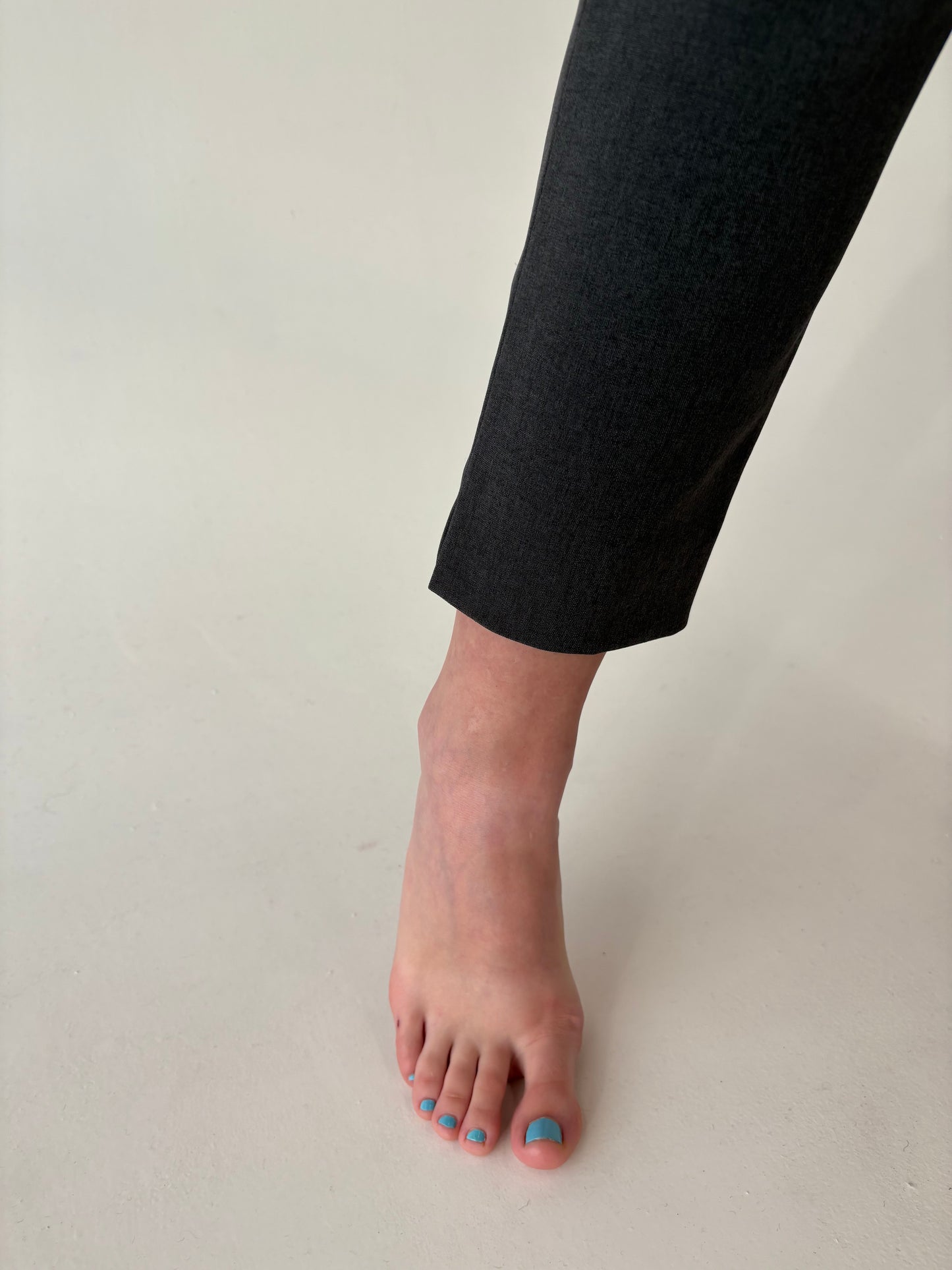 Pantaloni țigaretă cu talie ultra înaltă din stofă de lana extrafina strech