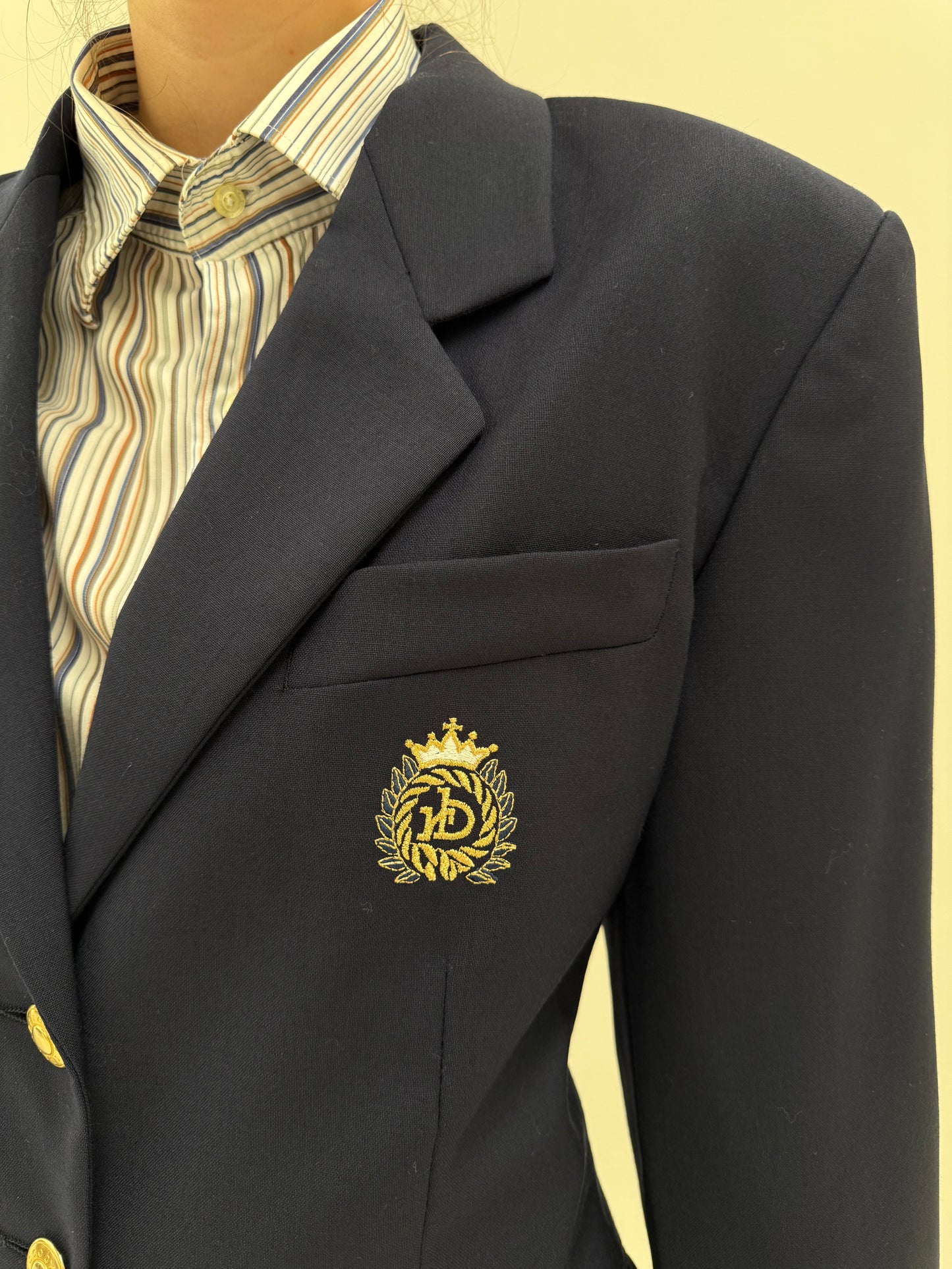 Sacou navy luxury Rocco Barocco cu nasturi aurii si emblema brodată