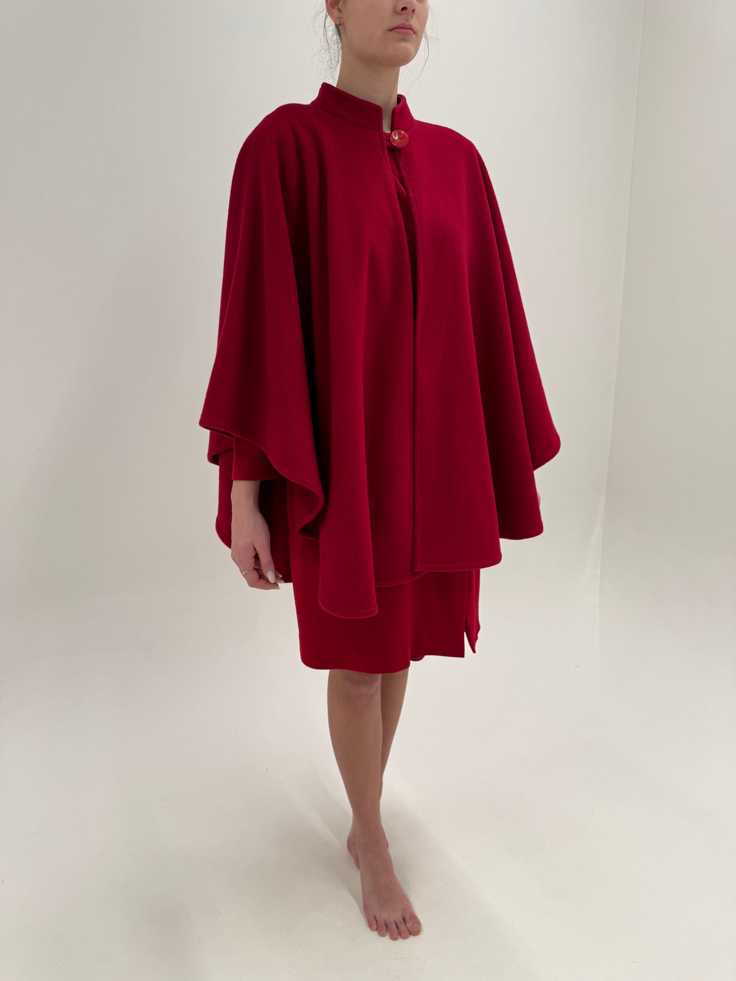 Capa vintage dark dark cherry red din lana extrafina