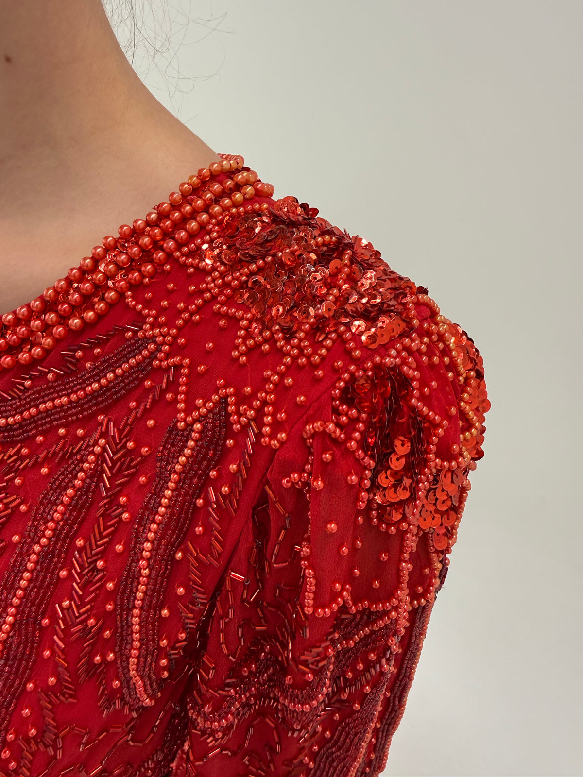 Rochie maxi integral cu aplicații manuale din mătase naturală cherry red