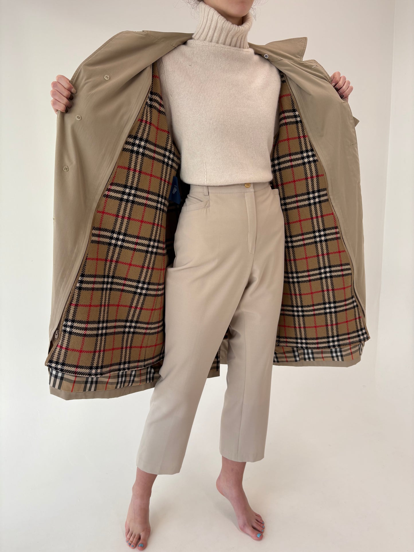 Trench Burberry din gabardină de la toamnă la iarbă cu liner detașabil din lana