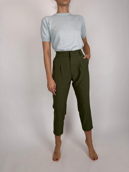 Pantaloni olive green petite cu talie înaltă marcată și pense din lana