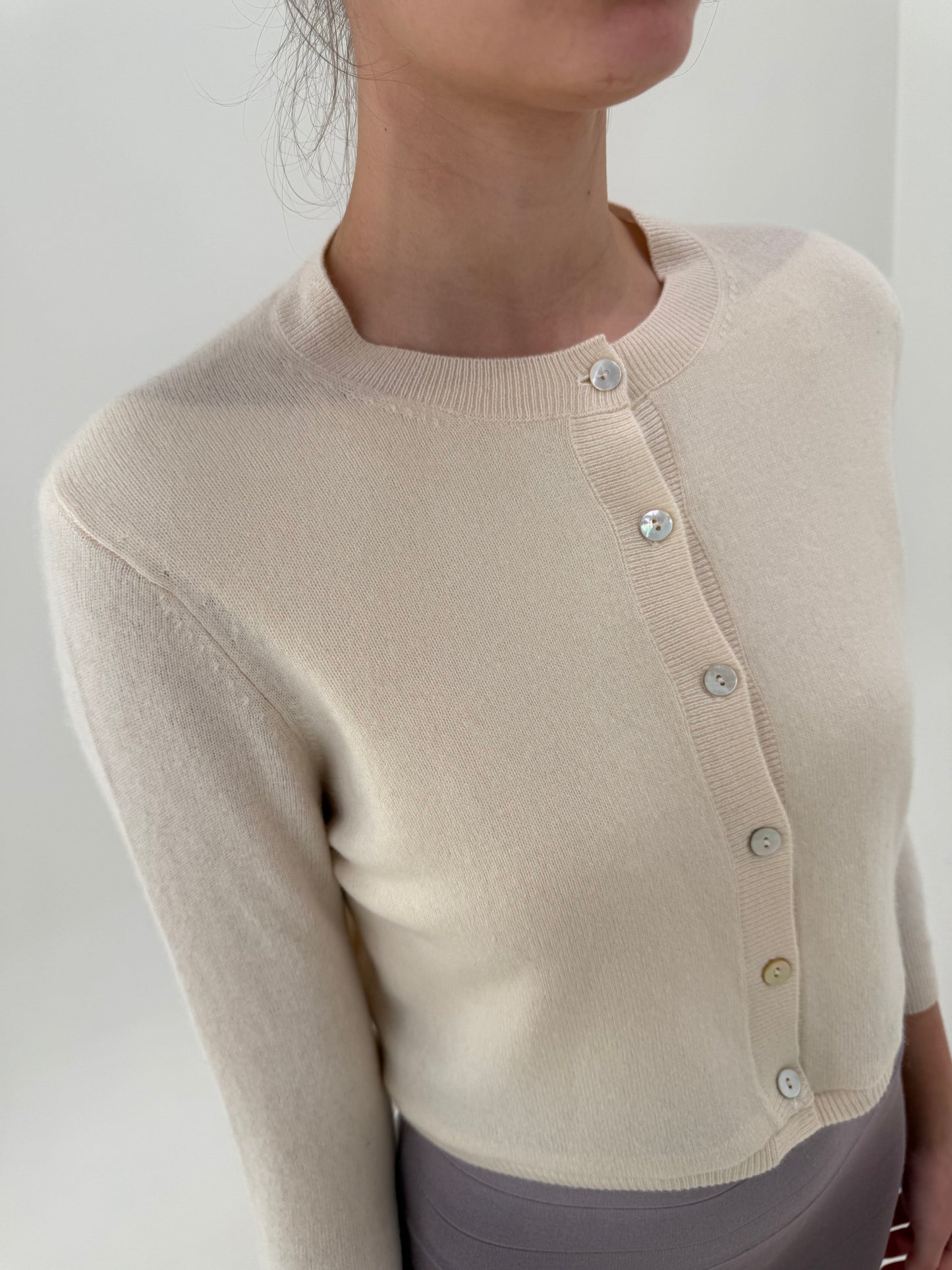 Cardigan ivoire din cașmir cu nasturi mother of pearl