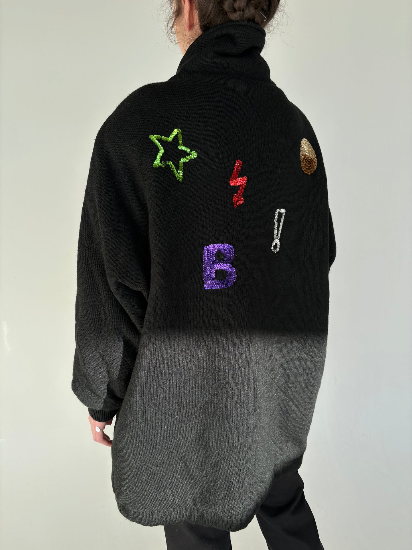 Jacheta vintage neagră groasă și lungă cu aplicații manuale din lana extrafina