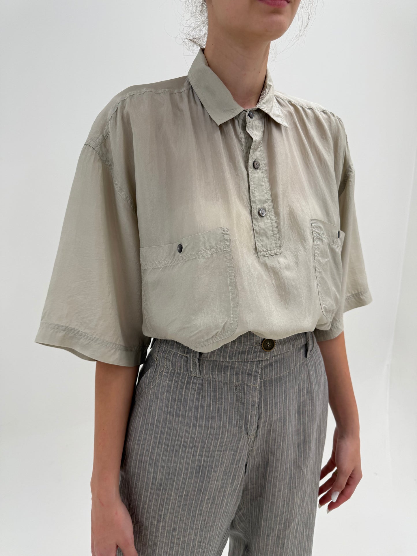 Top vintage polo warm gray din mătase naturală în croi retro modern