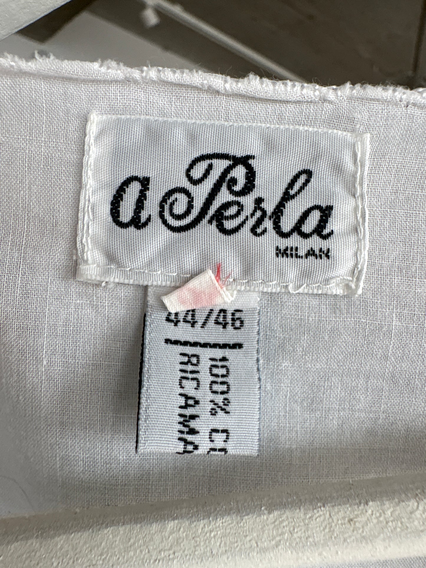 Cămașa italiana excepțională cu broderie manuală delicată în croi ușor cambrat