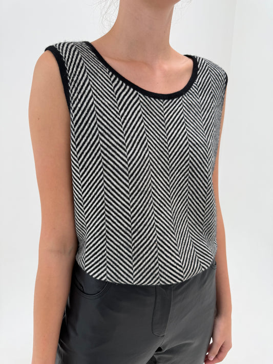 Top din cașmir alb negru Chevron