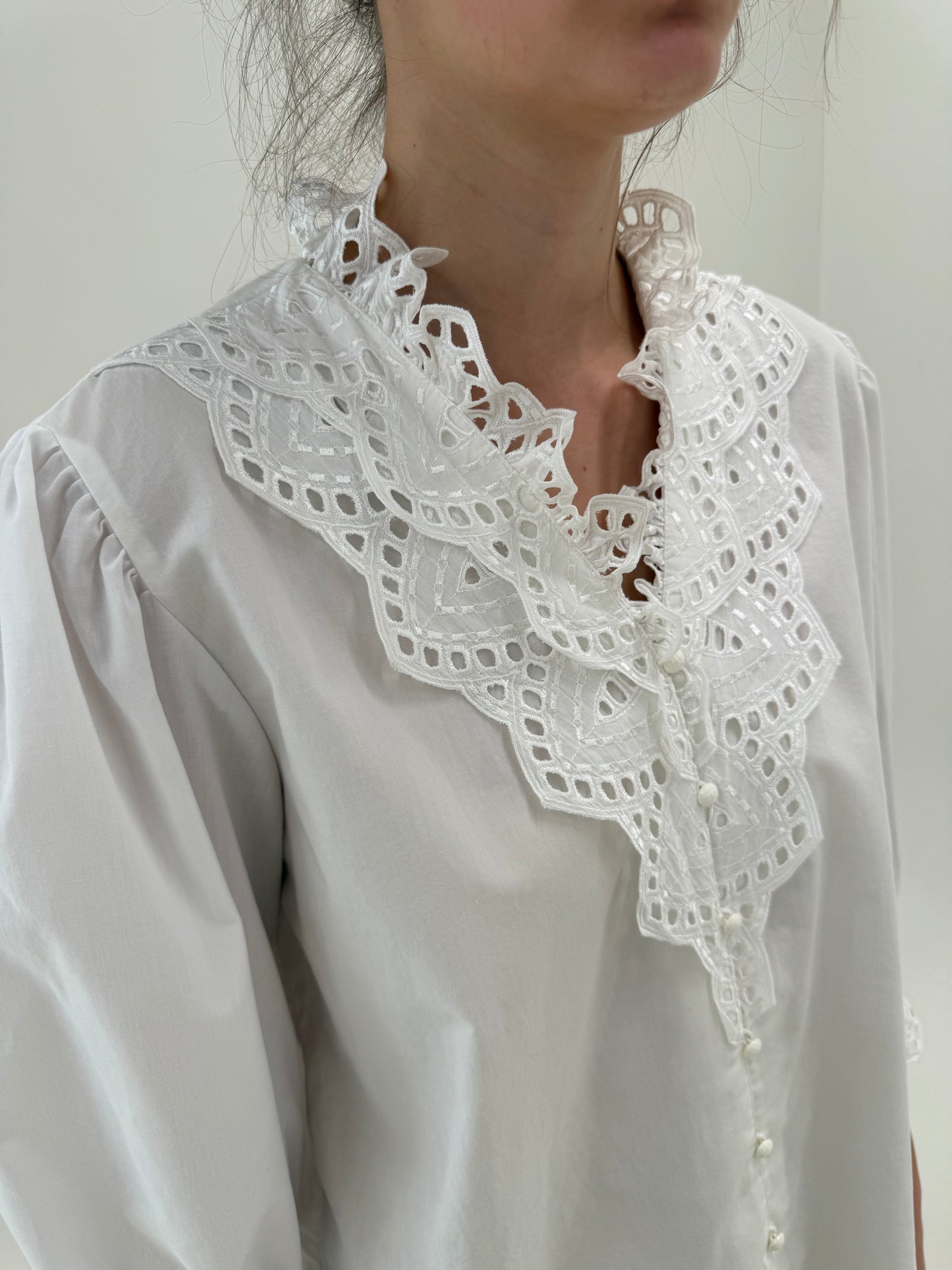 Cămașa vintage din bumbac  cu dantelă și broderie anglaise