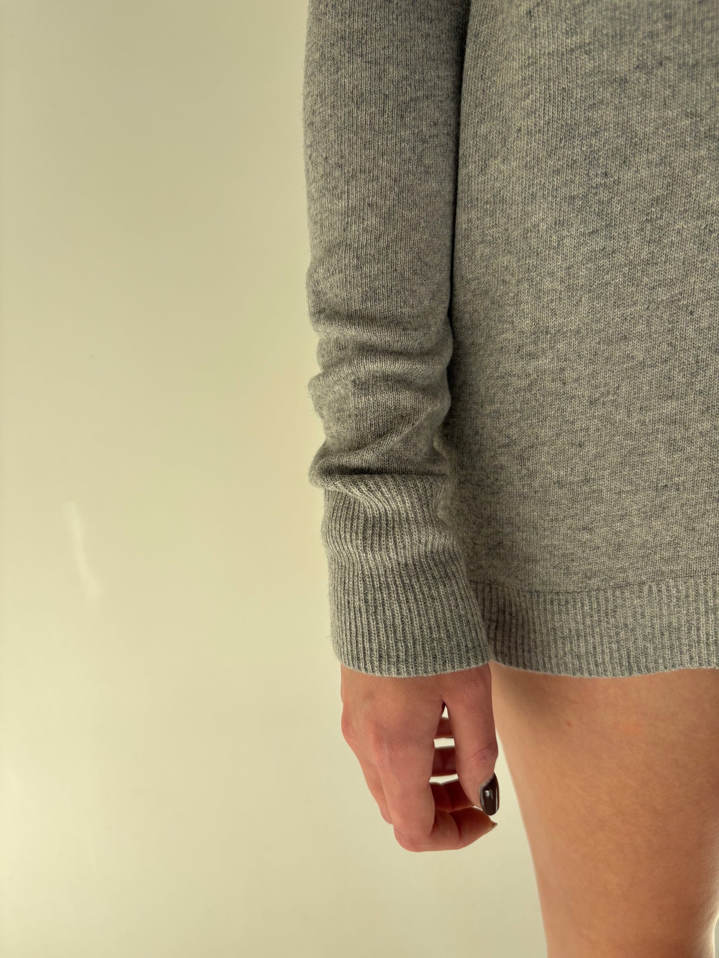 Maleta cu guler sal in croi minimalist din lana merino extrafina