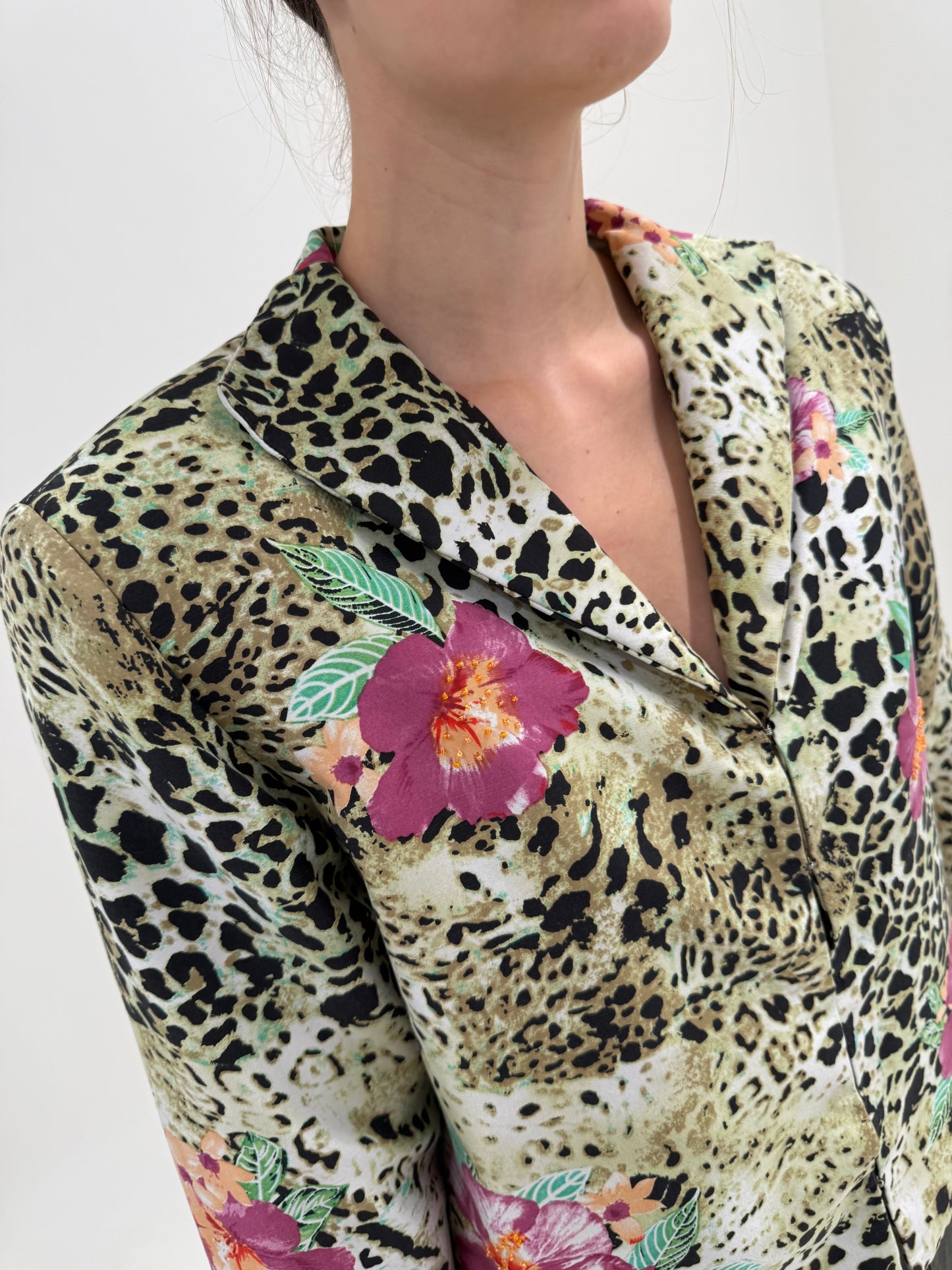 Sacou in stil Roberto Cavalli din mătase naturală cu animal print stilizat