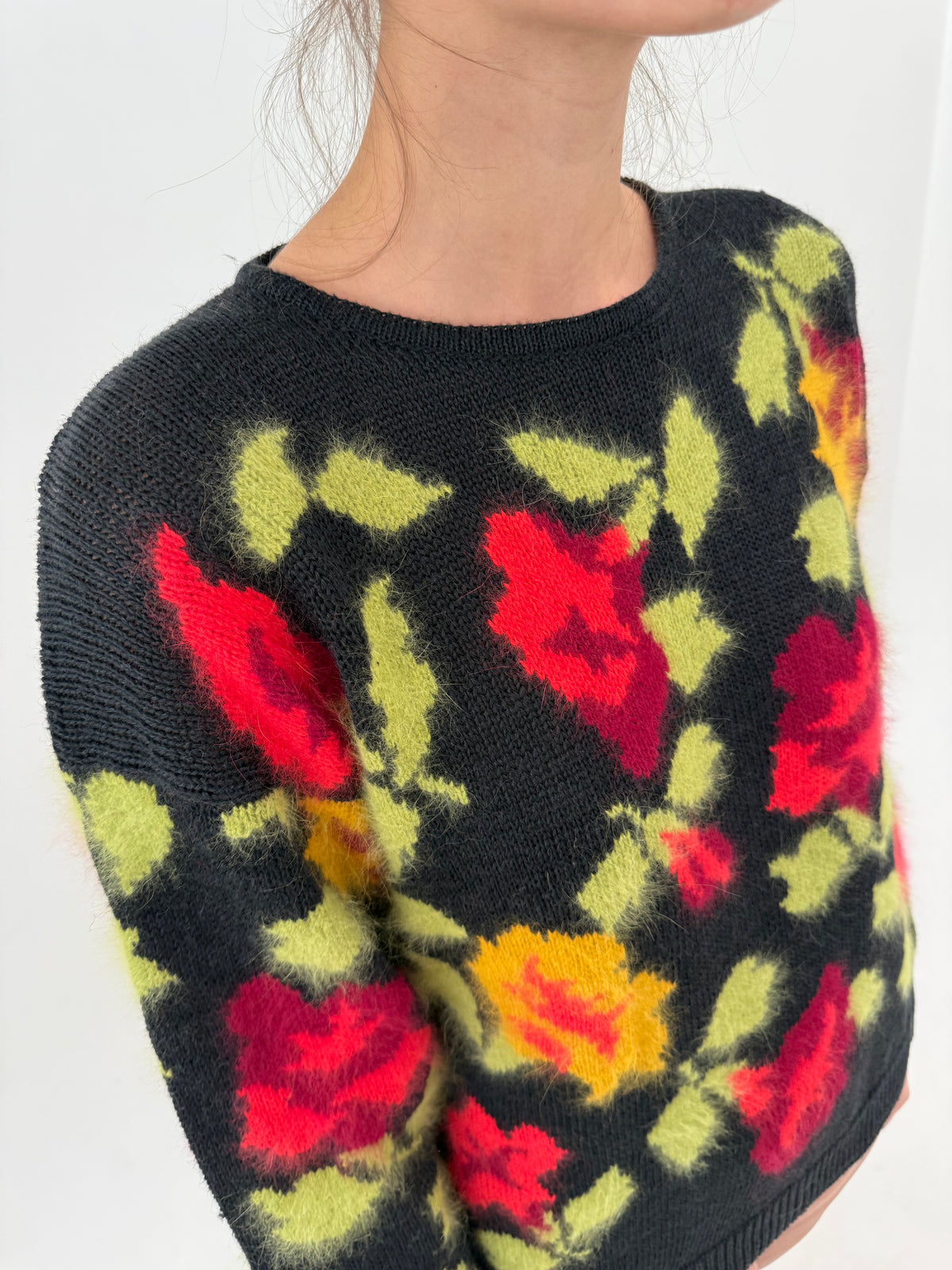 Pulover vintage negru excepțional cu print floral din Angora în culori tari