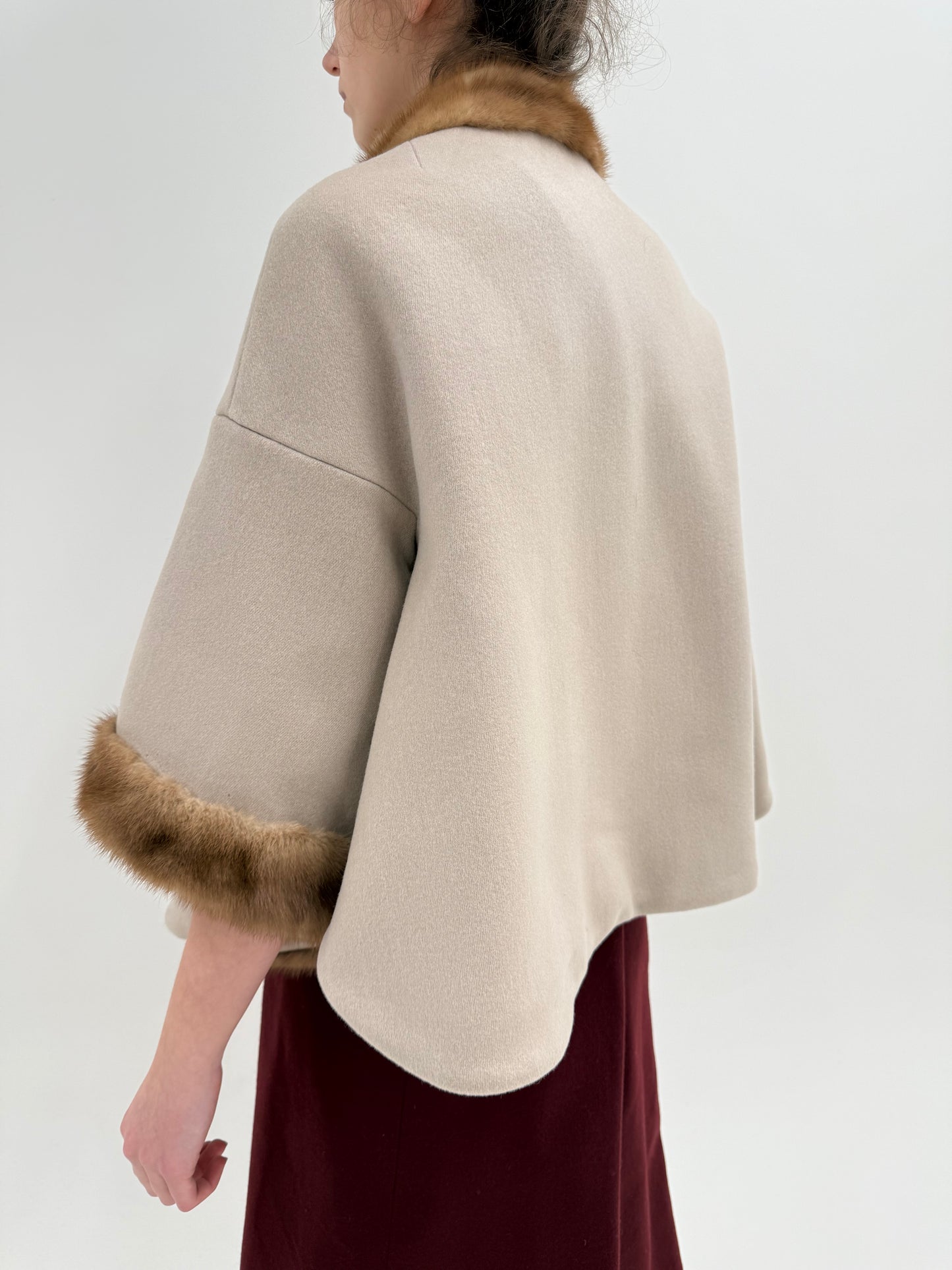 Jacheta tip cap mid century old vinatge din lana worsted cu blană de nurcă