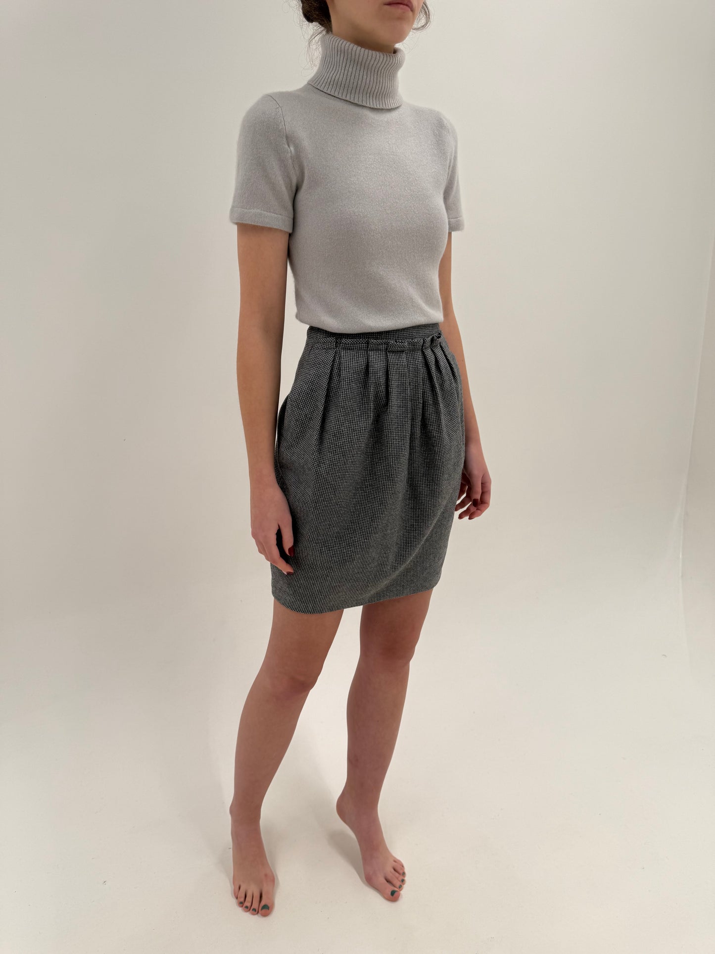 Fustă Hugo Boss din lana extrafina plină în croi volumizat