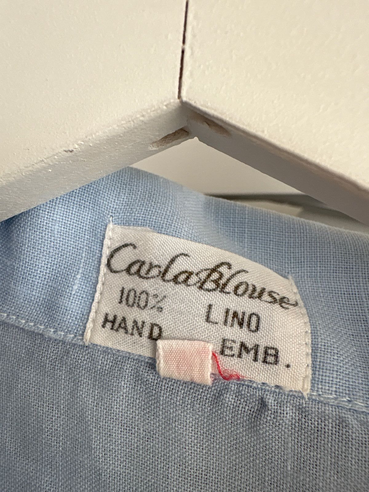 Cămașa bijuterie din in baby blue cu broderie manuală delicată