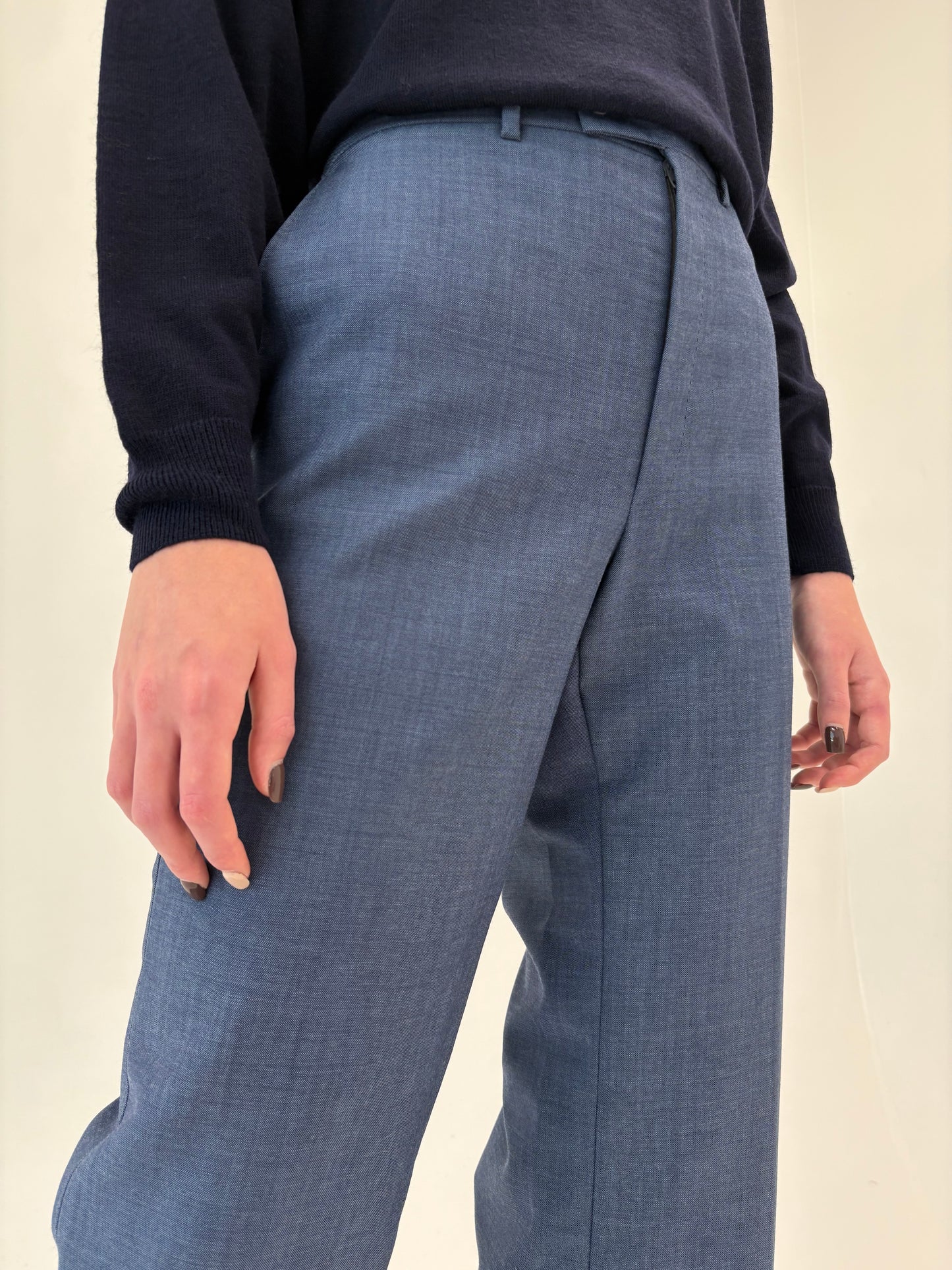 Costum italian Jeans blue din lana extrafina pura certificată în croi actual