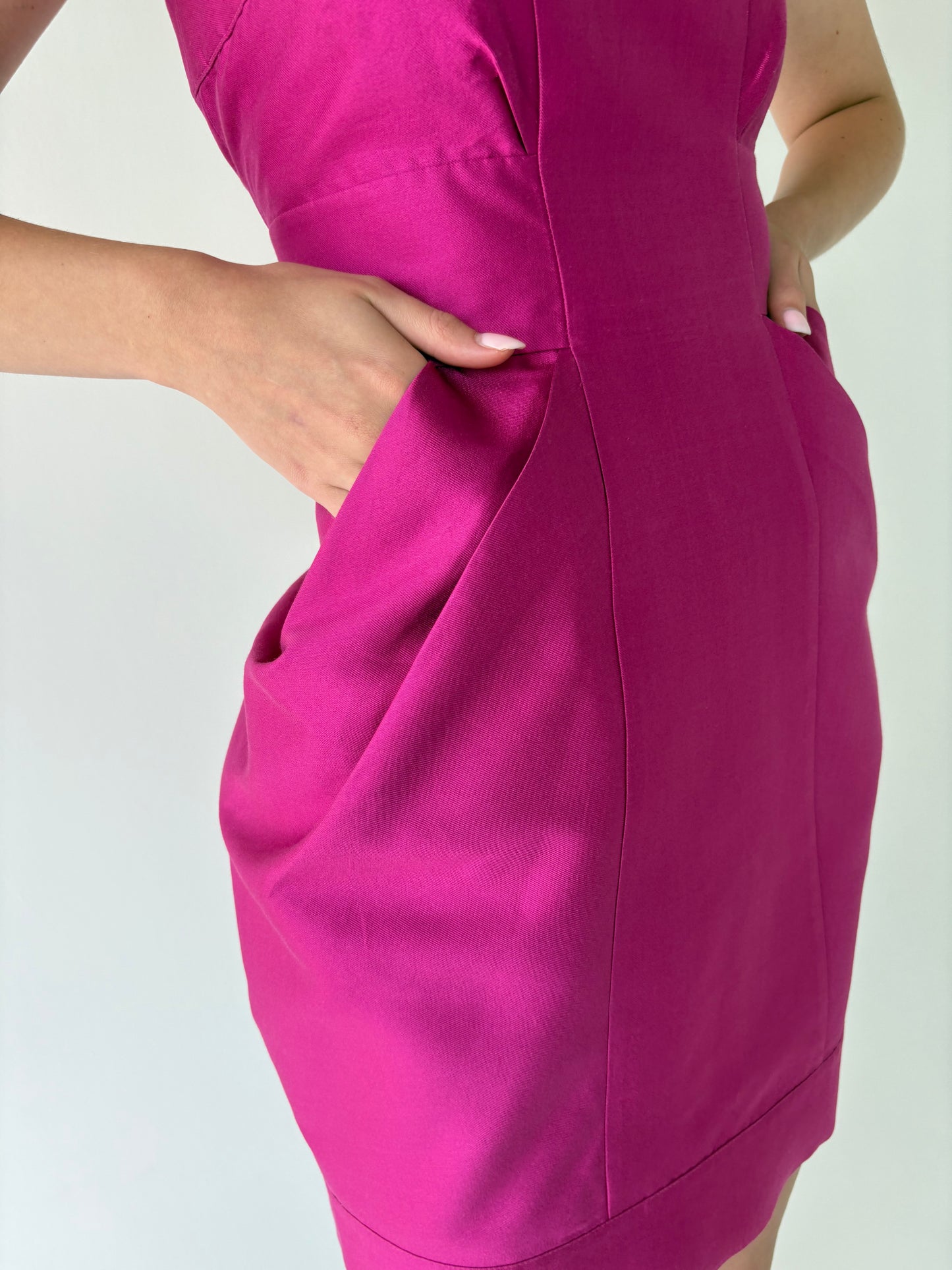 Rochie fucsia din mătase naturală în croi structurat