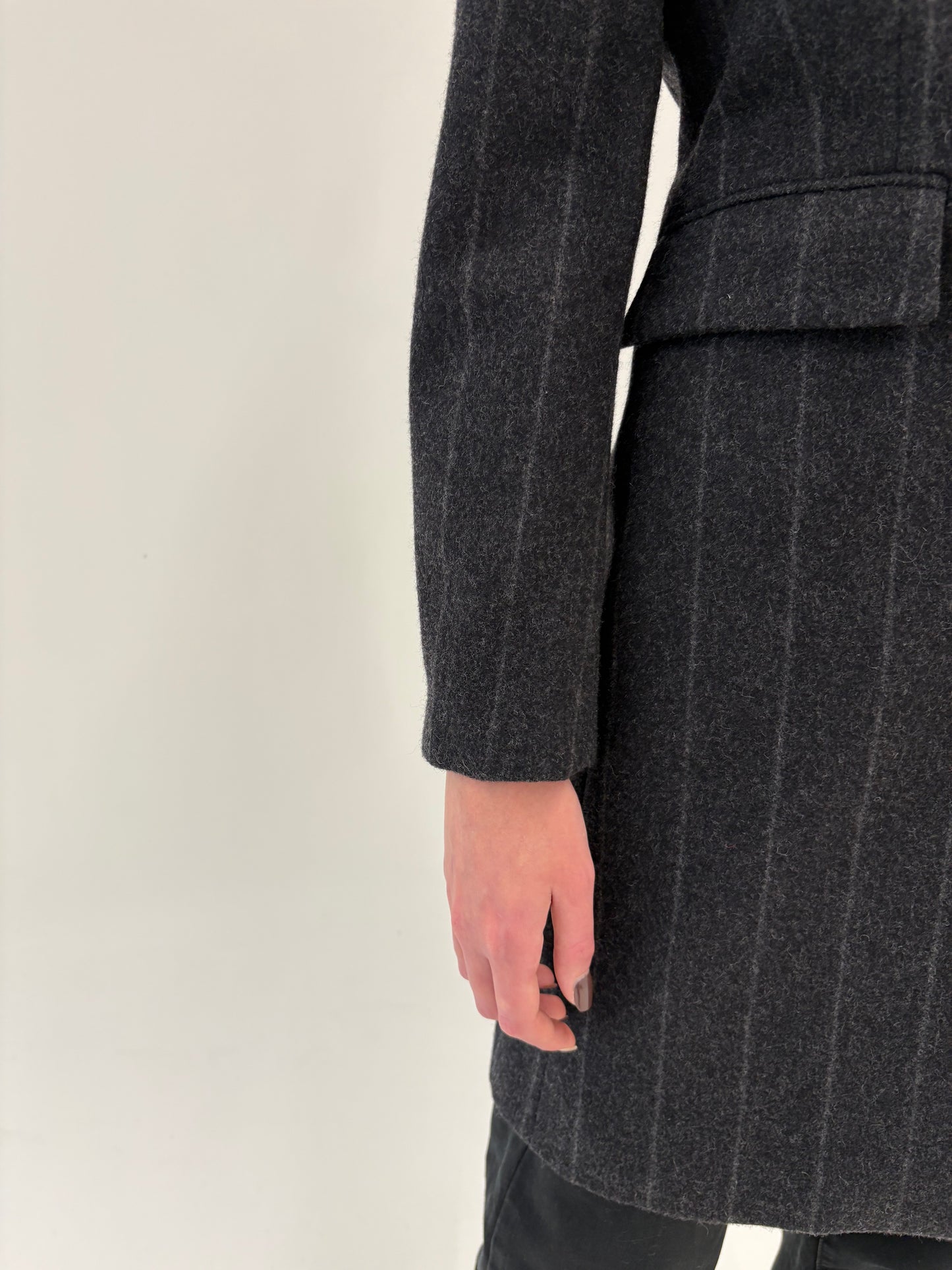 Palton italian charcoal gray ușor cambrat din stofă groasă 80% lana