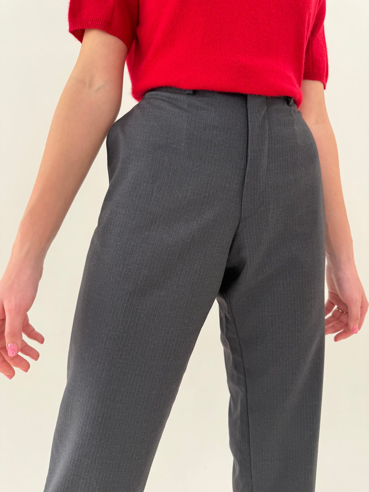 Costum italian cu dungi fine baby blue din lana subțire extrafina în croi actual