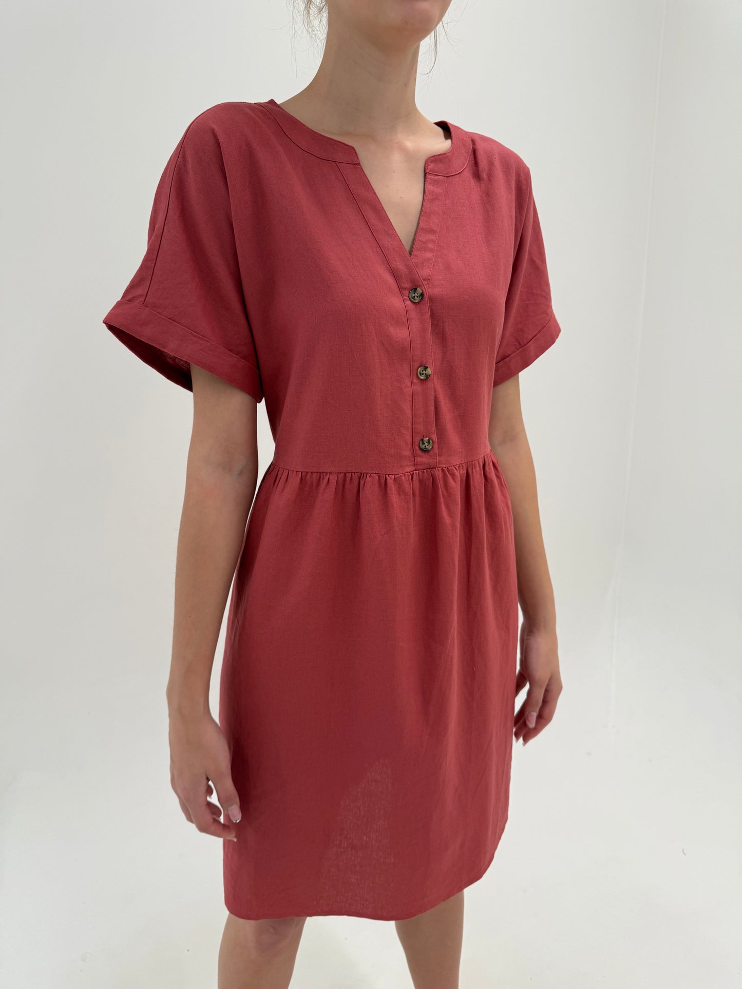 Rochie din in cu talie marcată ultra înaltă dusty red în croi minimalist
